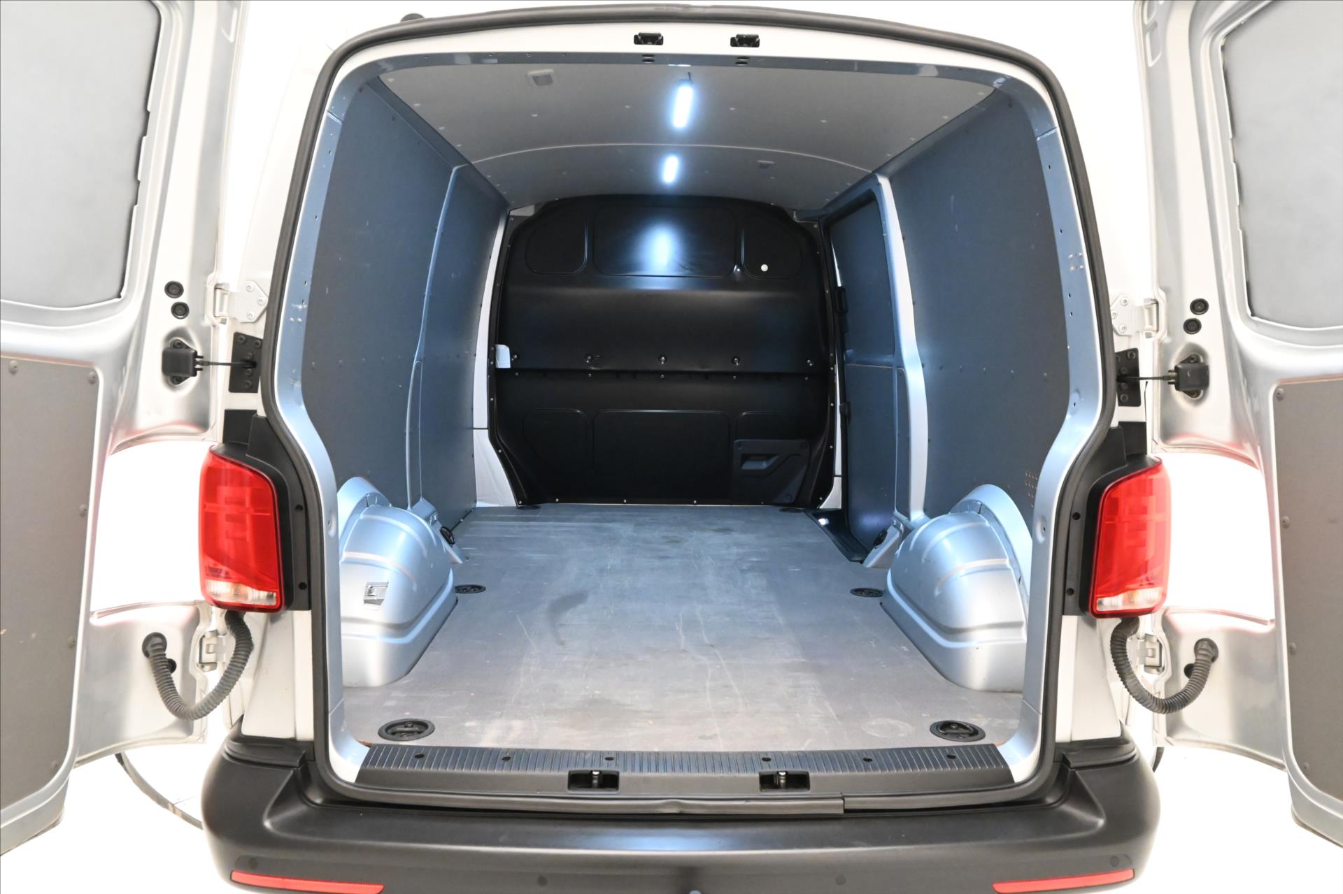 Hlavní fotografie vozu Volkswagen Transporter 2,0 TDI 110kW LONG TZ TEMPOMAT Záruka až 5 let (9)