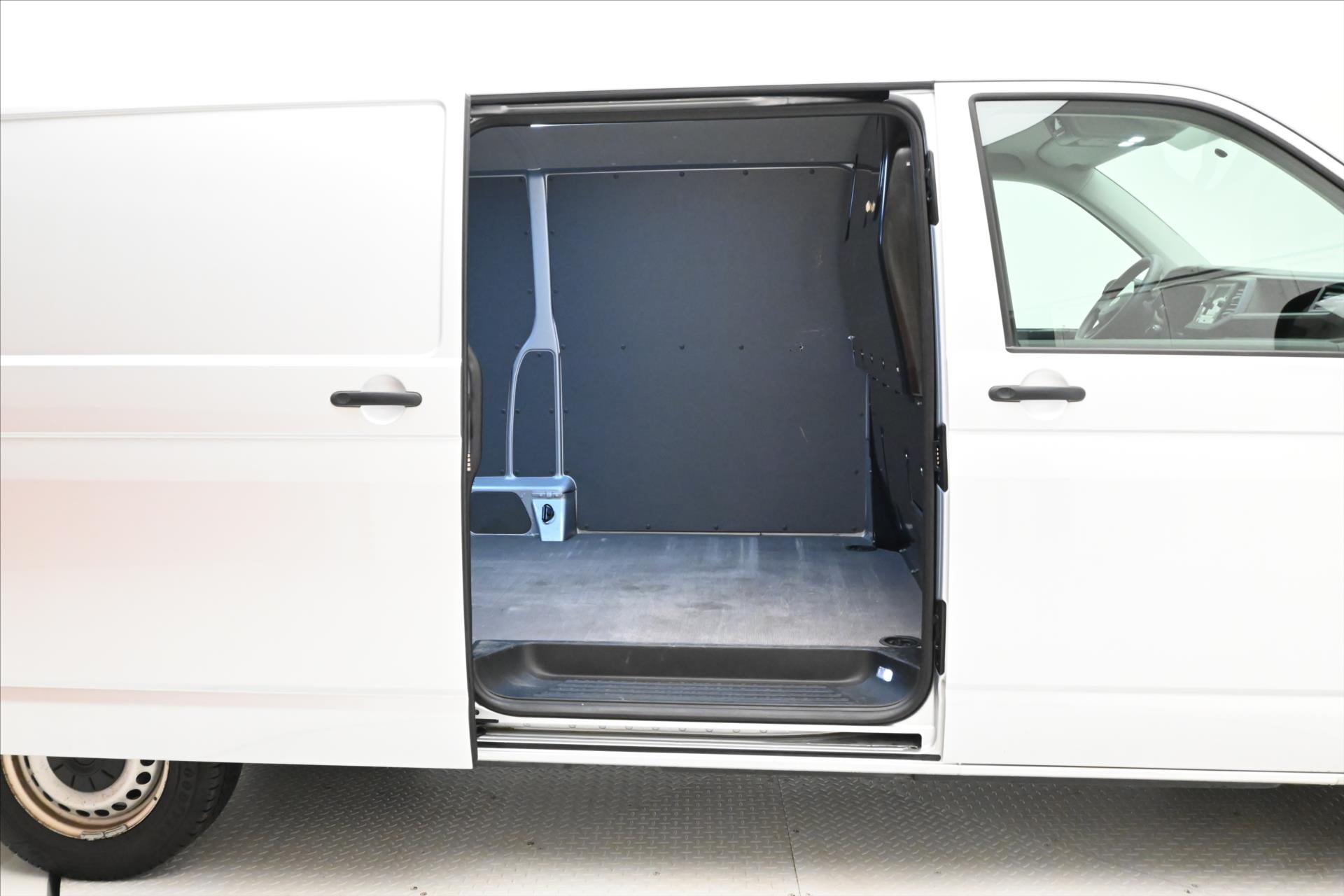 Hlavní fotografie vozu Volkswagen Transporter 2,0 TDI 110kW LONG TZ TEMPOMAT Záruka až 5 let (10)