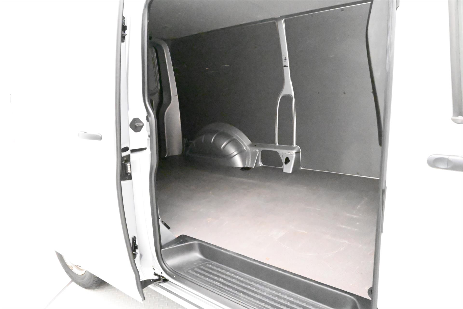 Hlavní fotografie vozu Volkswagen Transporter 2,0 TDI 110kW LONG TAŽNÉ ZAŘÍZENÍ Záruka až 5 let (10)