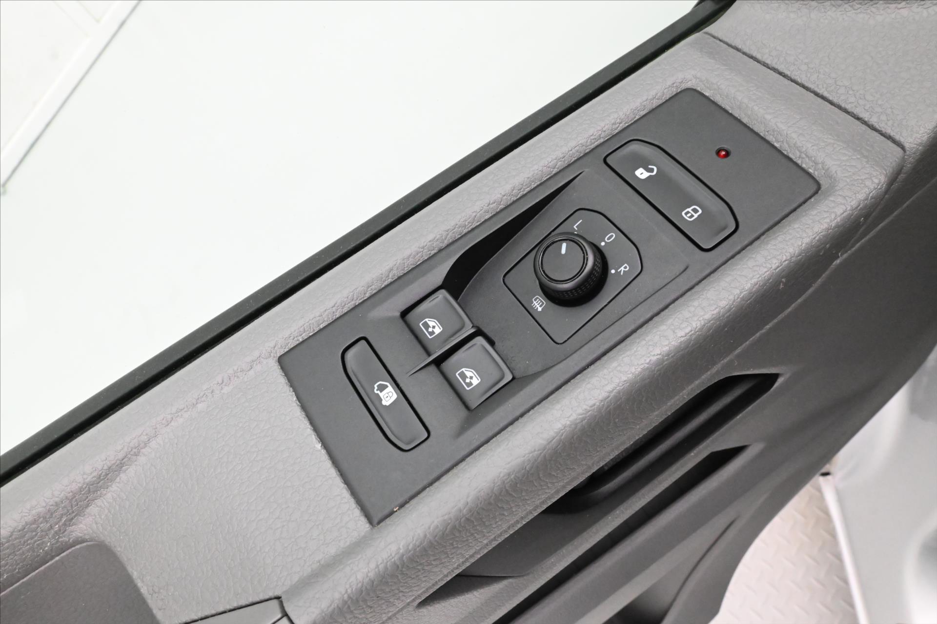 Hlavní fotografie vozu Volkswagen Transporter 2,0 TDI 110kW LONG TAŽNÉ ZAŘÍZENÍ Záruka až 5 let (19)