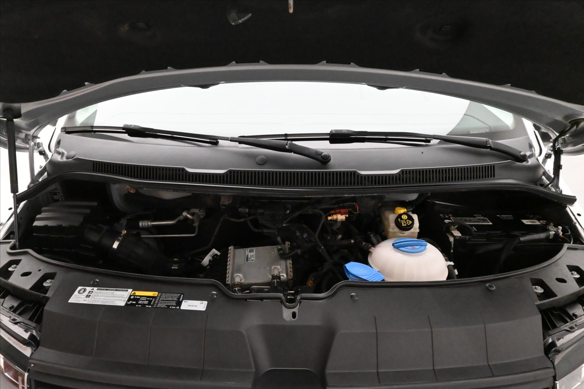 Hlavní fotografie vozu Volkswagen Transporter 2,0 TDI 110kW LONG TAŽNÉ ZAŘÍZENÍ Záruka až 5 let (8)