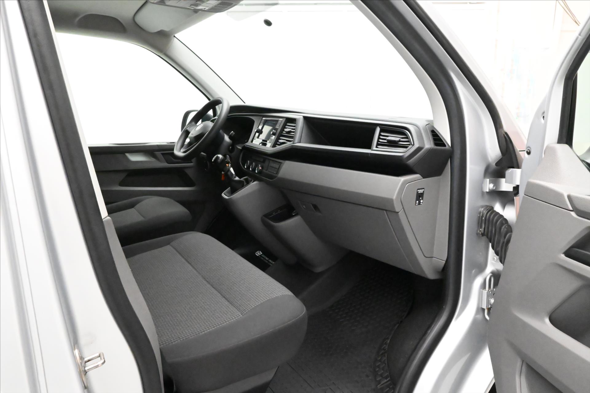 Hlavní fotografie vozu Volkswagen Transporter 2,0 TDI 110kW Long Tažné Záruka až 5 let (14)