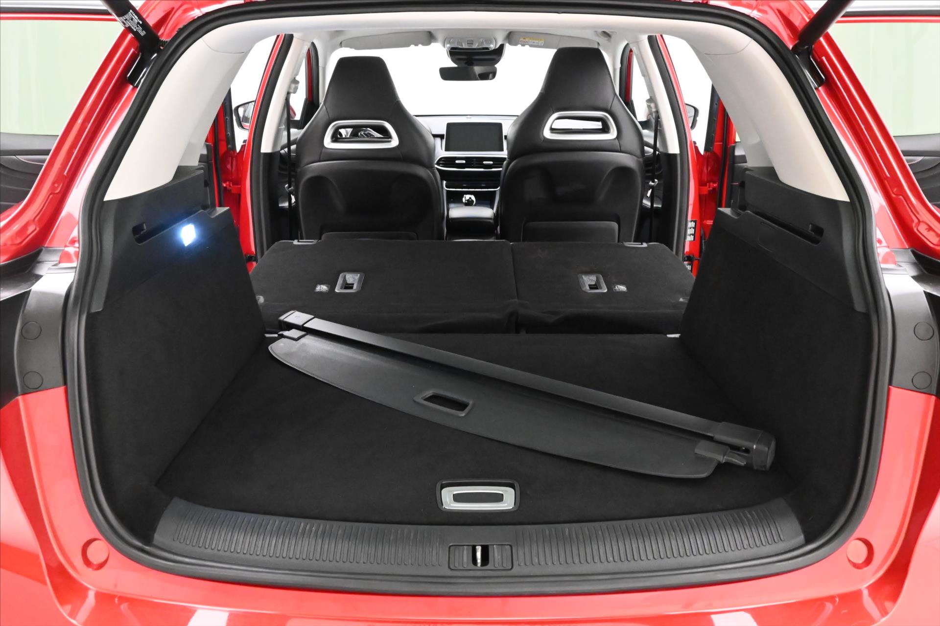 Hlavní fotografie vozu MG eHS 1,5 TGI PHEV 119 kW Panorama Záruka až 5 let (11)