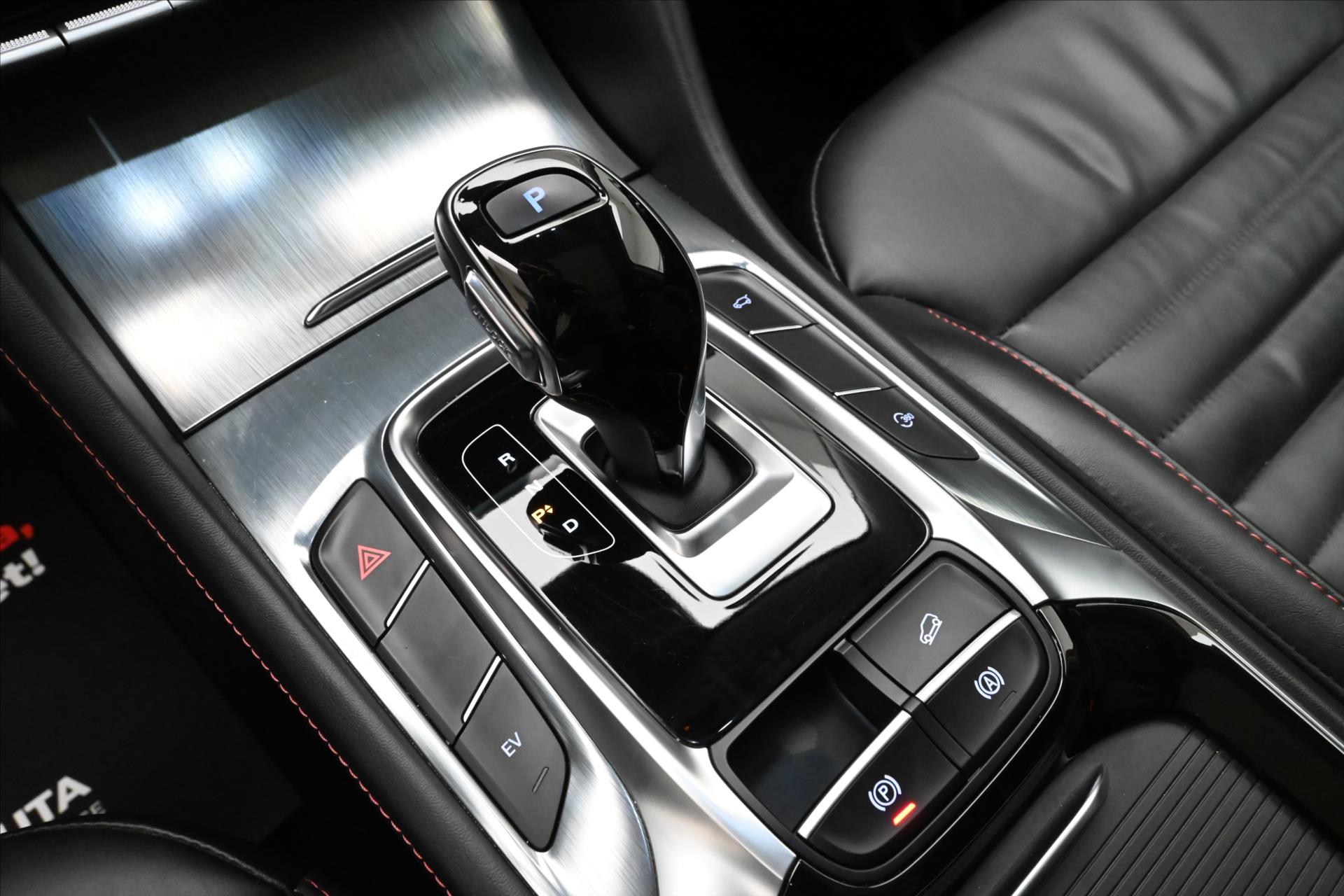 Hlavní fotografie vozu MG eHS 1,5 TGI PHEV 119 kW Panorama Záruka až 5 let (21)