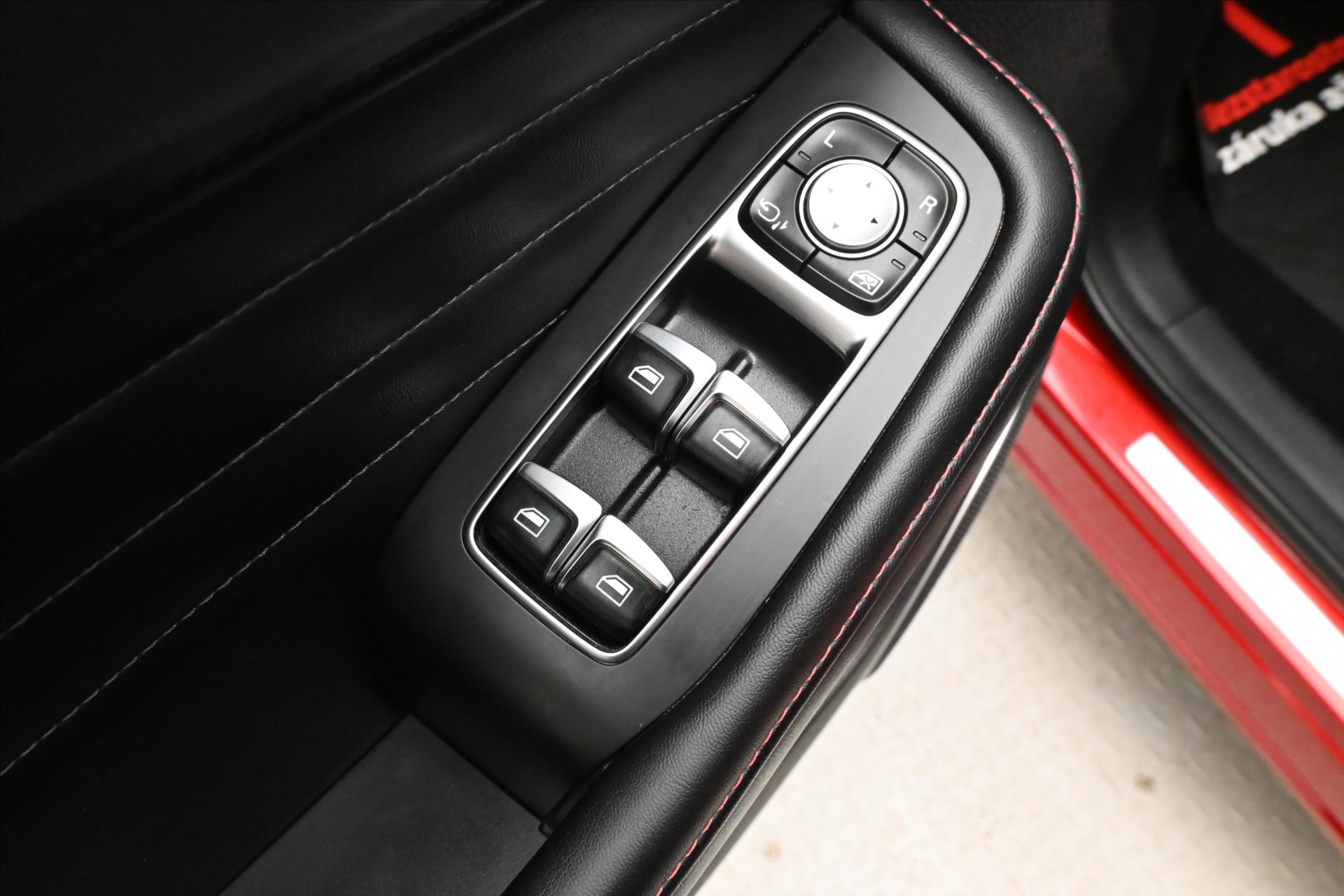 Hlavní fotografie vozu MG eHS 1,5 TGI Plug-in Hybrid 119 kW Panorama Záruka až 5 let (24)