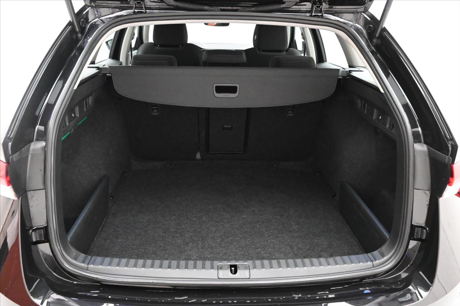 Hlavní fotografie vozu Škoda Octavia 2,0 TDI 110 kW DSG Style Záruka až 5 let (10)