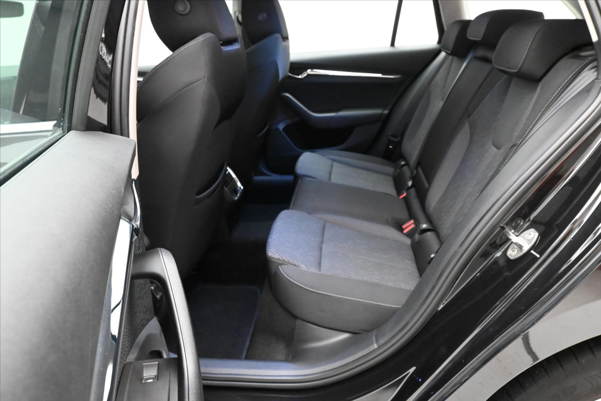 Hlavní fotografie vozu Škoda Octavia 2,0 TDI 110 kW DSG Style Záruka až 5 let (14)