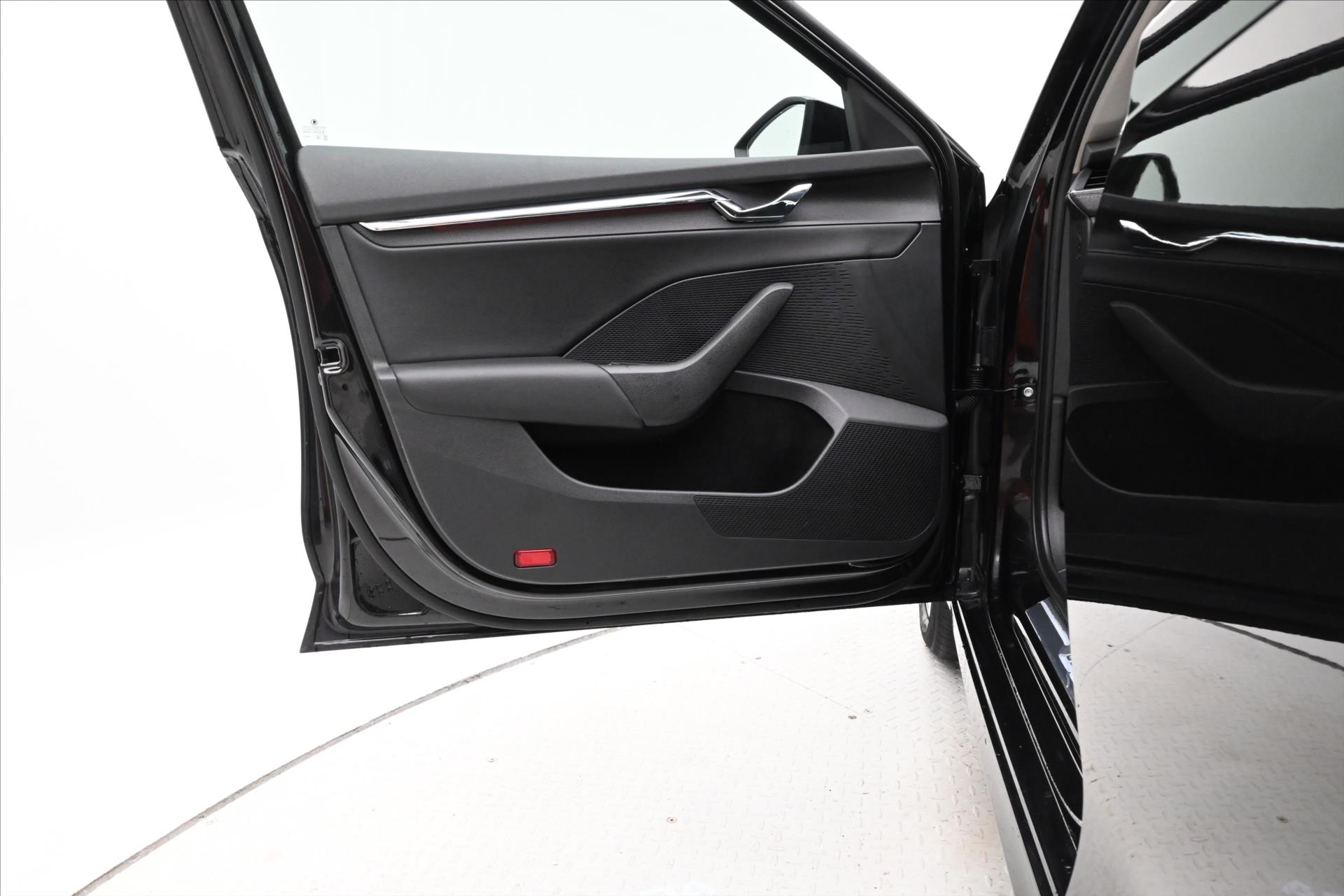 Hlavní fotografie vozu Škoda Octavia 2,0 TDI 110 kW DSG Style Záruka až 5 let (26)