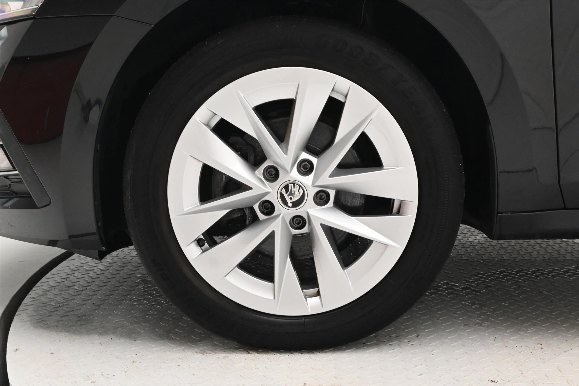 Hlavní fotografie vozu Škoda Octavia 2,0 TDI 110 kW DSG Style Záruka až 5 let (32)