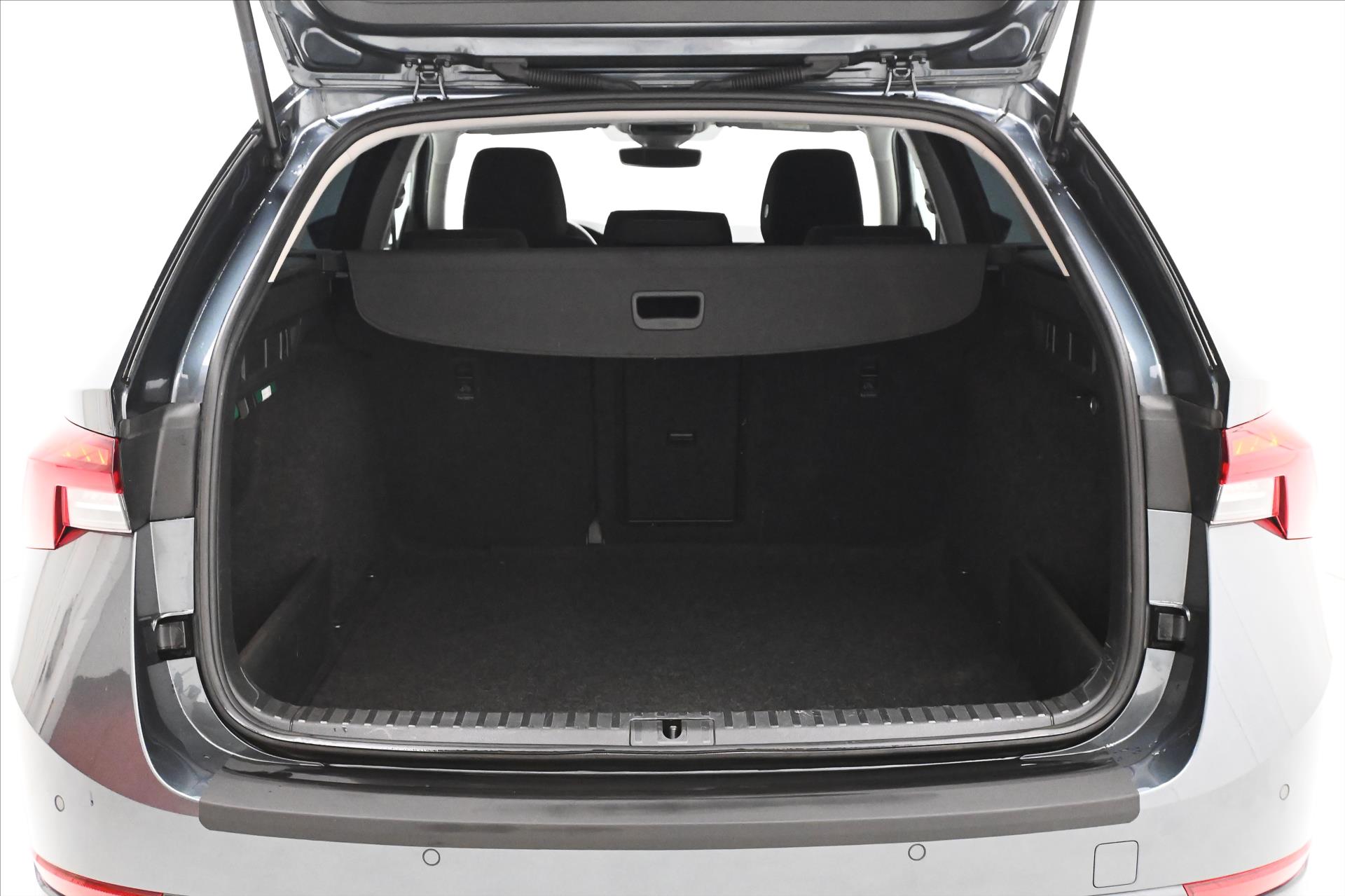 Hlavní fotografie vozu Škoda Octavia 2,0 TDI 85 kW AMBITION Záruka až 5 let (9)