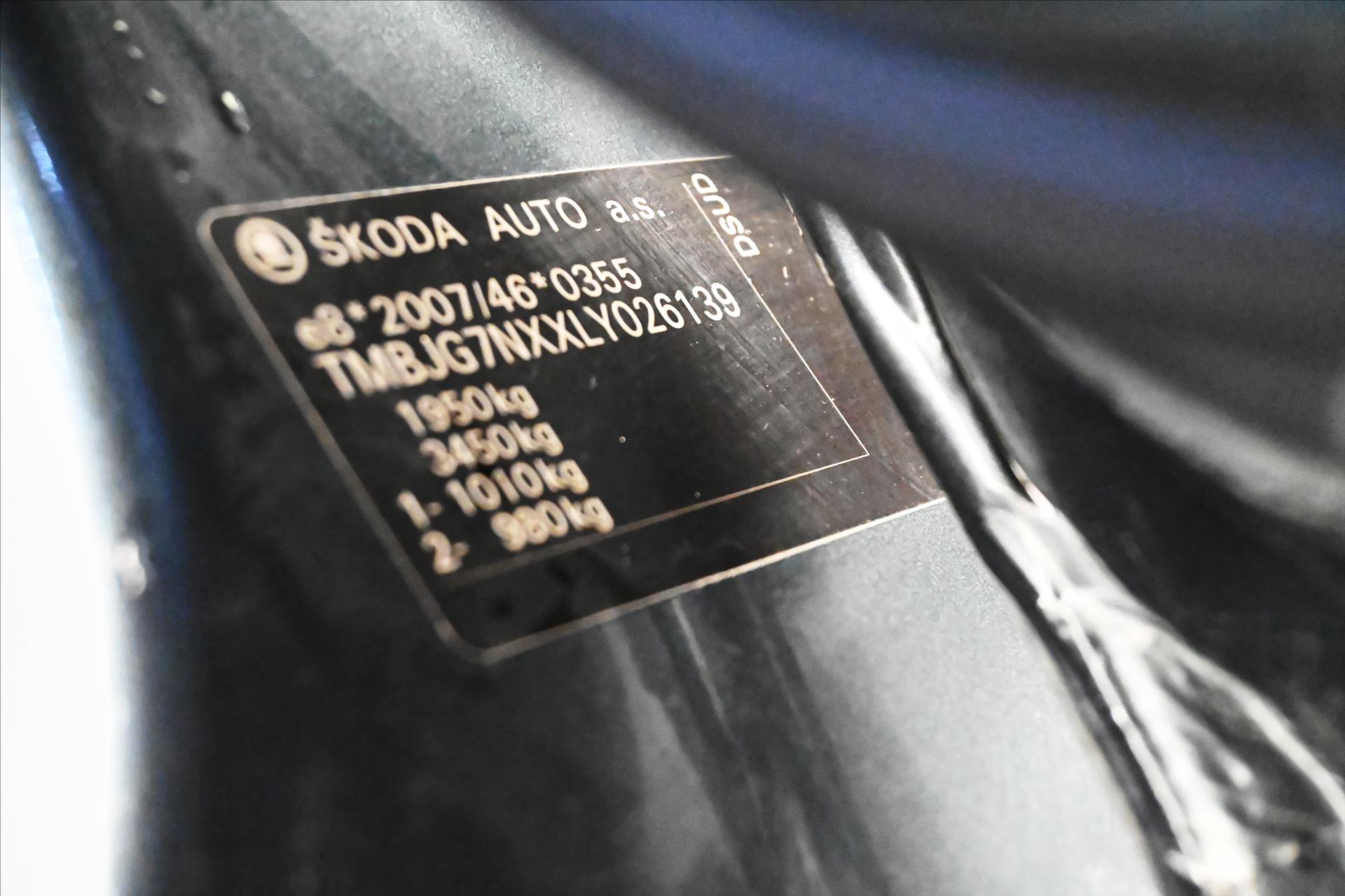 Hlavní fotografie vozu Škoda Octavia 2,0 TDI 85 kW AMBITION Záruka až 5 let (11)