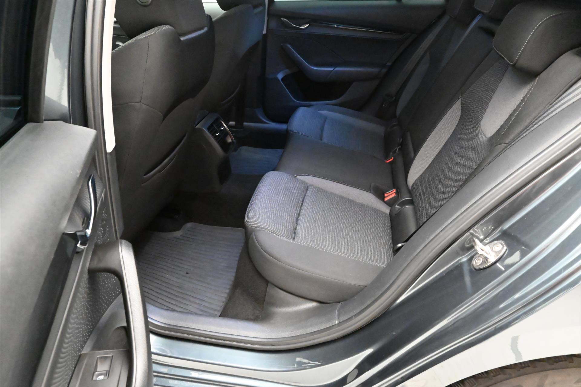 Hlavní fotografie vozu Škoda Octavia 2,0 TDI 85 kW AMBITION Záruka až 5 let (13)