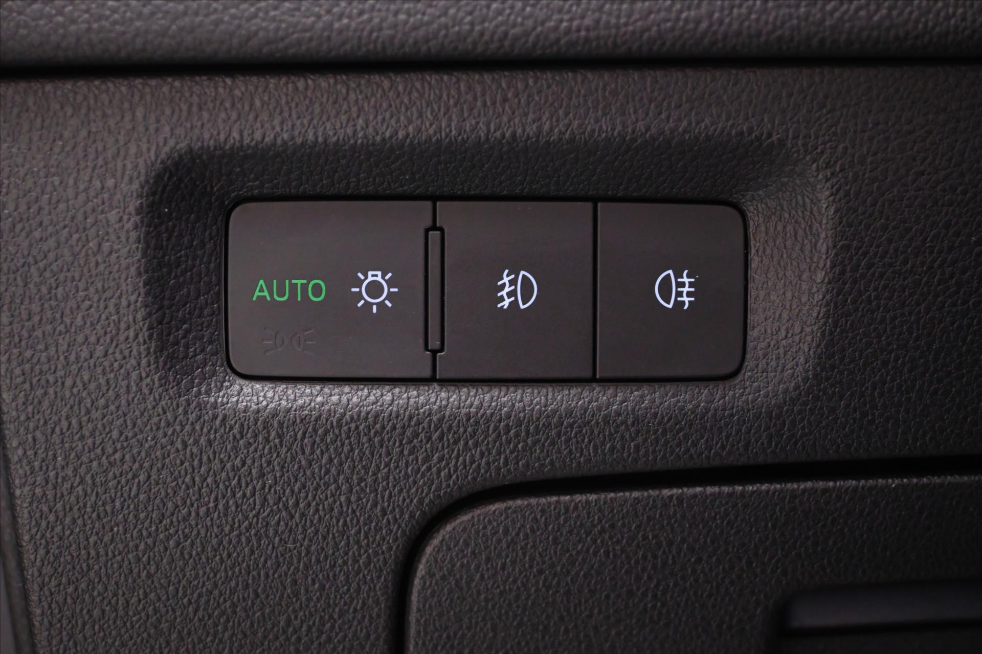 Hlavní fotografie vozu Škoda Octavia 2,0 TDI 85 kW AMBITION Záruka až 5 let (25)