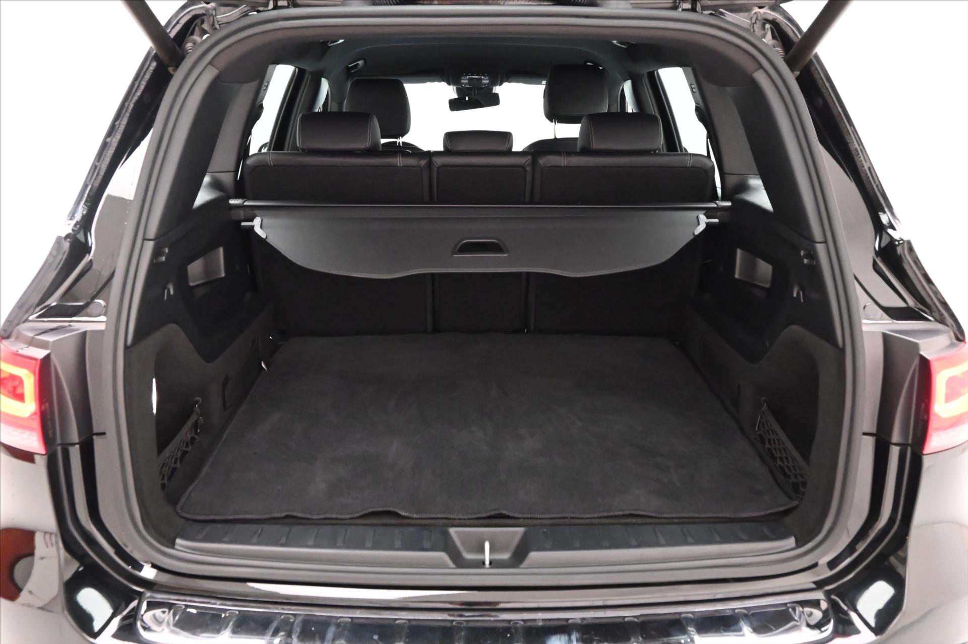 Main photo of the car Mercedes-Benz GLB 2.0 220d 140 kW 4Matic Warranty up to 5 years (10)