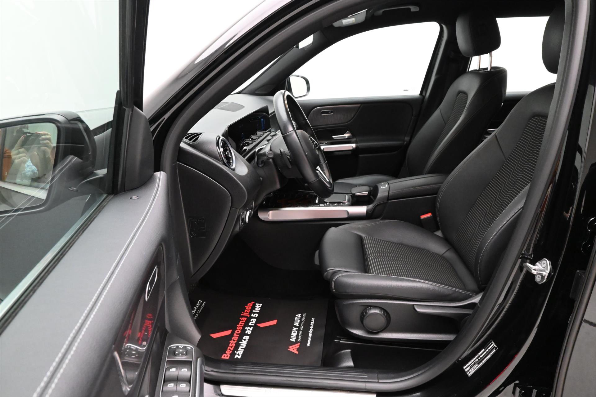 Main photo of the car Mercedes-Benz GLB 2.0 220d 140 kW 4Matic Warranty up to 5 years (13)