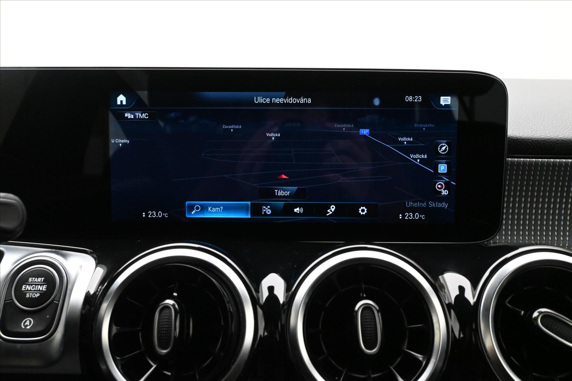 Main photo of the car Mercedes-Benz GLB 2.0 220d 140 kW 4Matic Warranty up to 5 years (19)