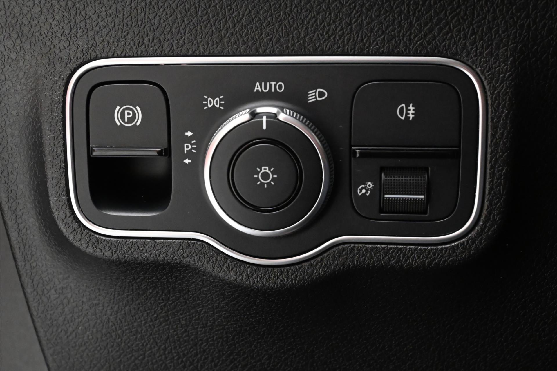 Main photo of the car Mercedes-Benz GLB 2.0 220d 140 kW 4Matic Warranty up to 5 years (25)