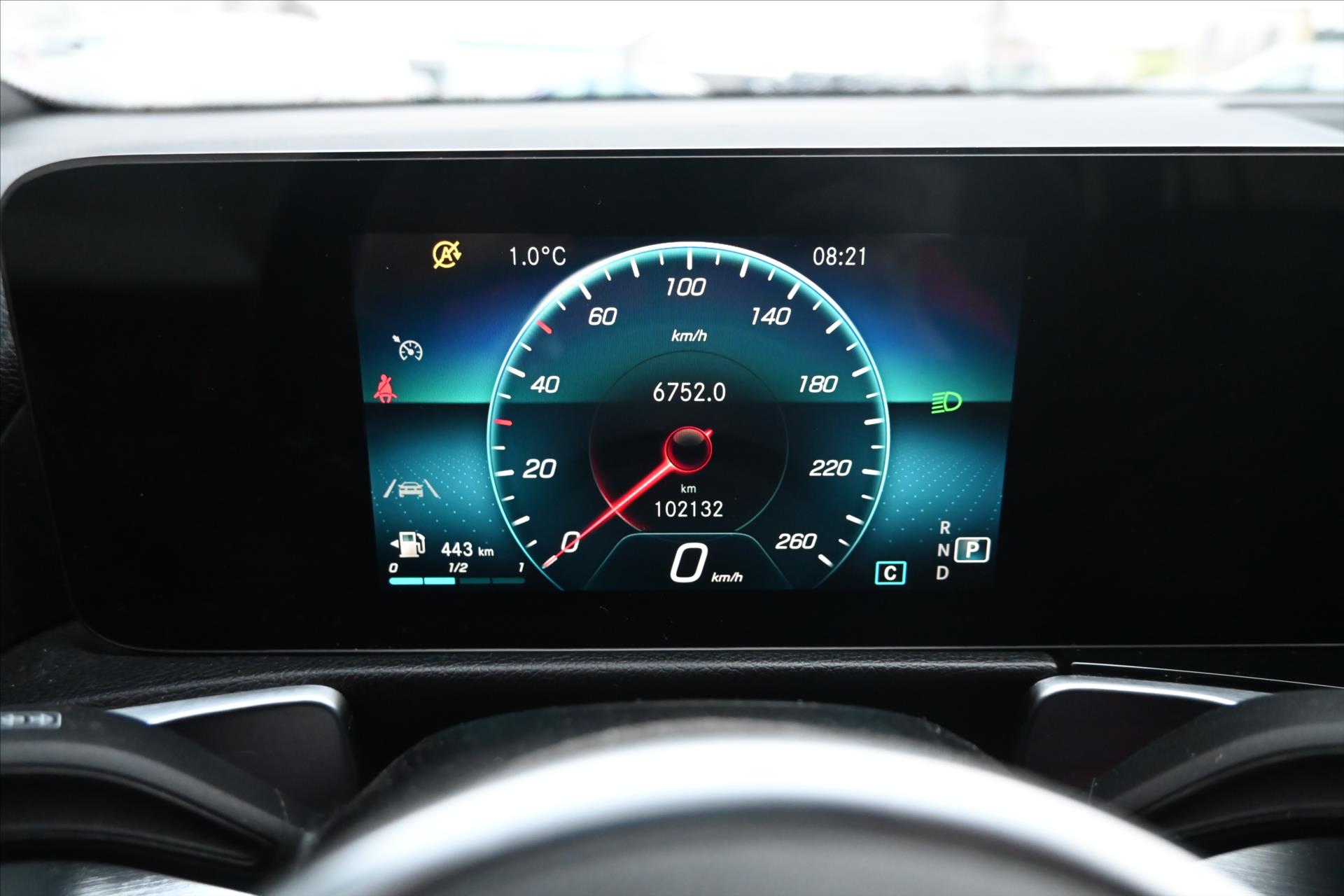 Main photo of the car Mercedes-Benz GLB 2.0 220d 140kW 4MATIC WE ARE PREPARING THE CAR FOR SALE (3)