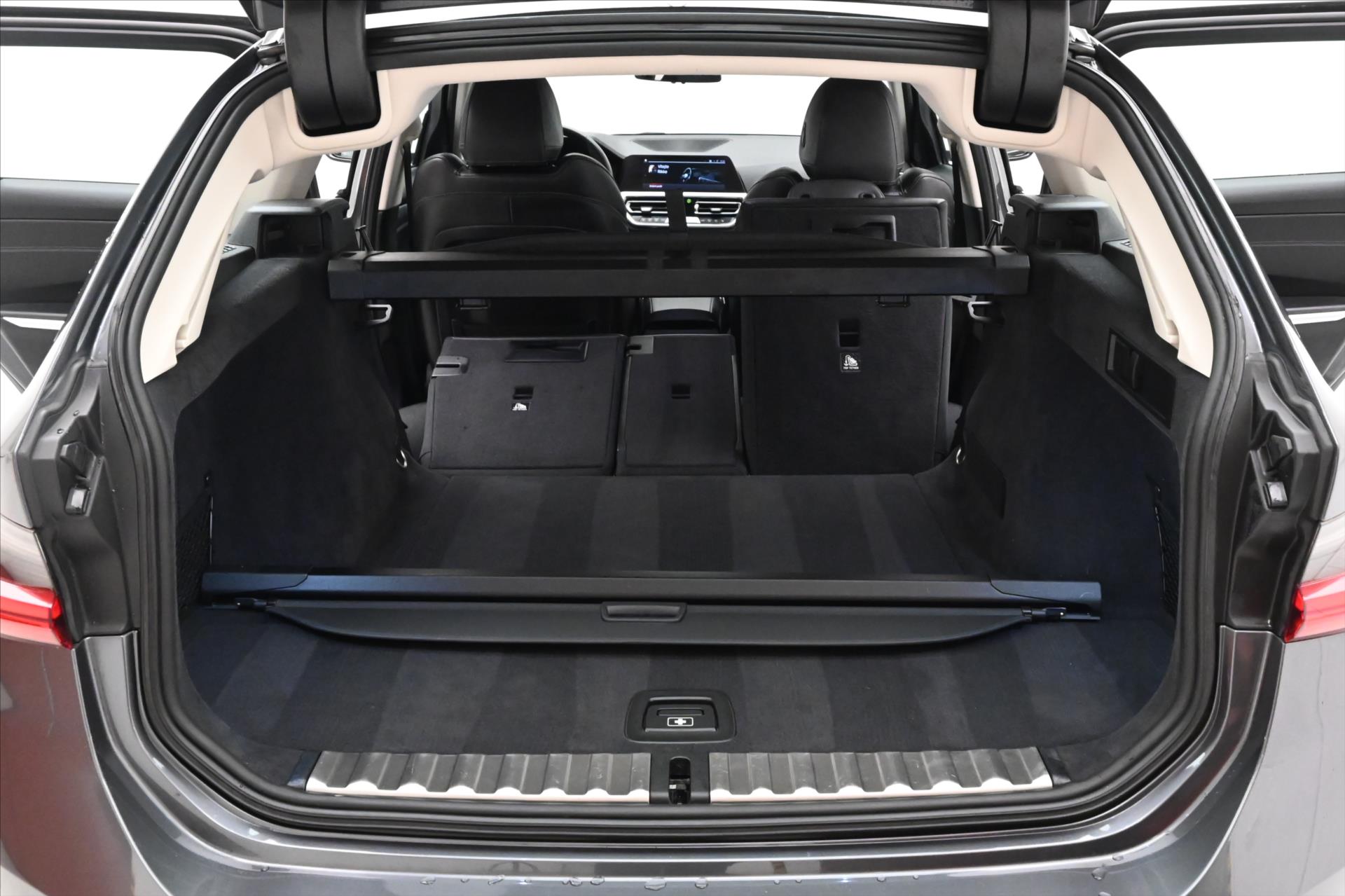 Hlavní fotografie vozu BMW Řada 3 2,0 320d 140 kW Steptronic Sport Záruka až 5 let (11)