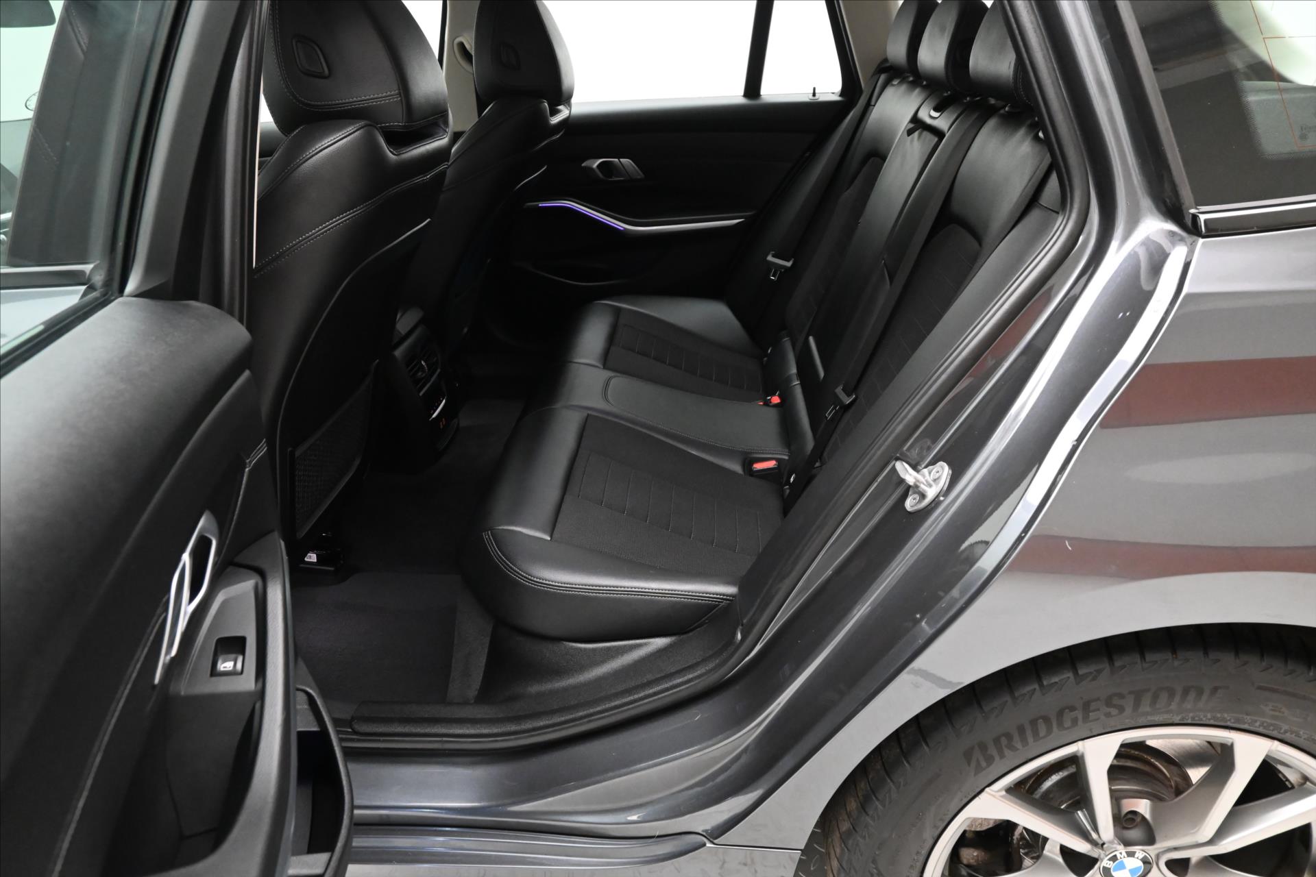 Hlavní fotografie vozu BMW Řada 3 2,0 320d 140 kW Steptronic Sport Záruka až 5 let (14)