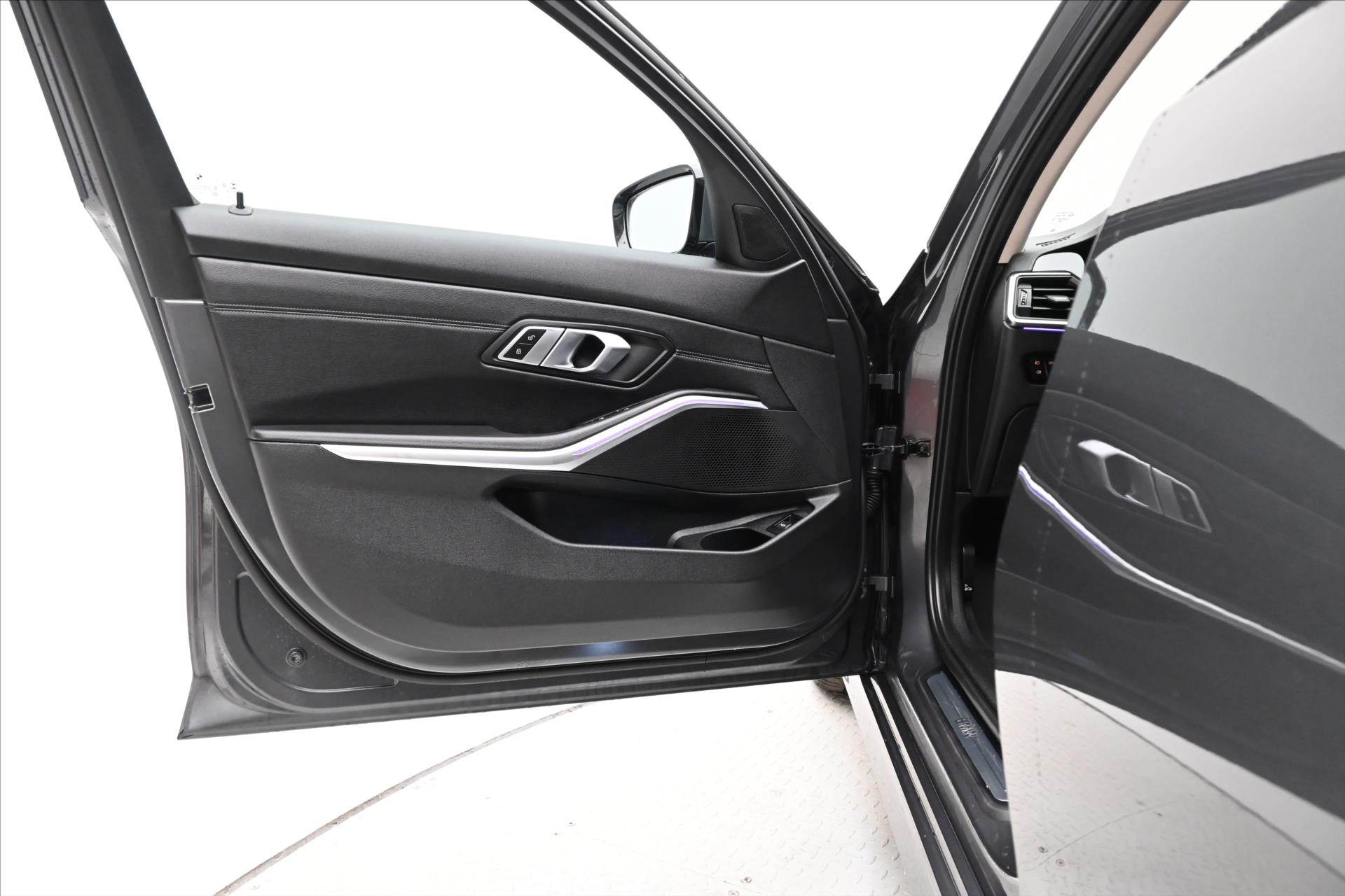 Hlavní fotografie vozu BMW Řada 3 2,0 320d 140 kW Steptronic Sport Záruka až 5 let (23)