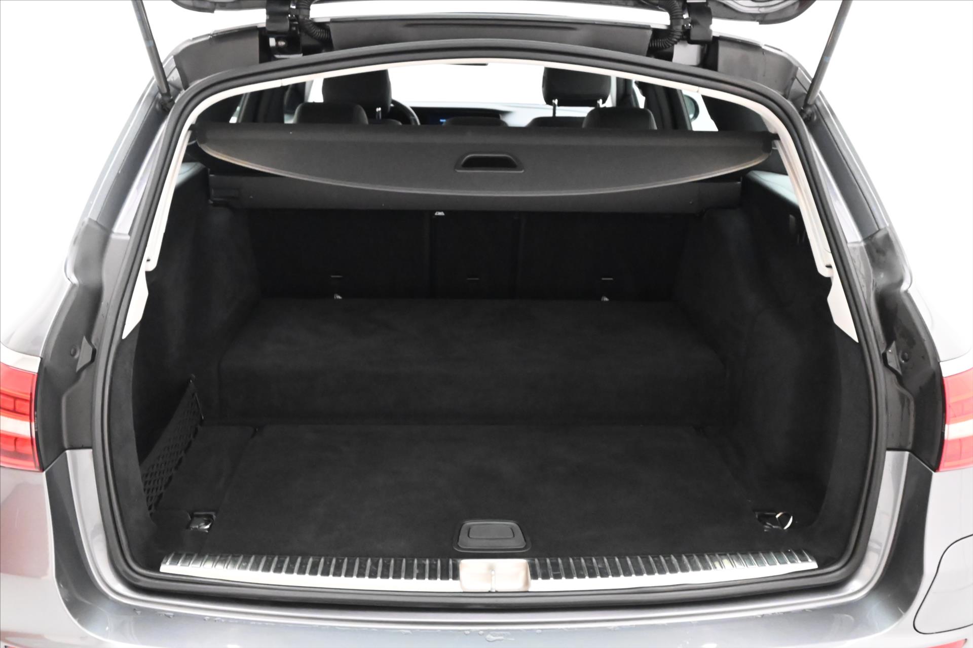 Hlavní fotografie vozu Mercedes-Benz Třídy E 2,0 300de 225 kW 9Gtronic Záruka až 5 let (10)