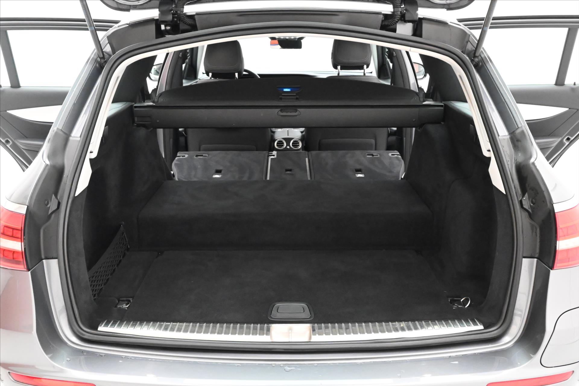 Hlavní fotografie vozu Mercedes-Benz Třídy E 2,0 300de 225 kW 9Gtronic Záruka až 5 let (11)