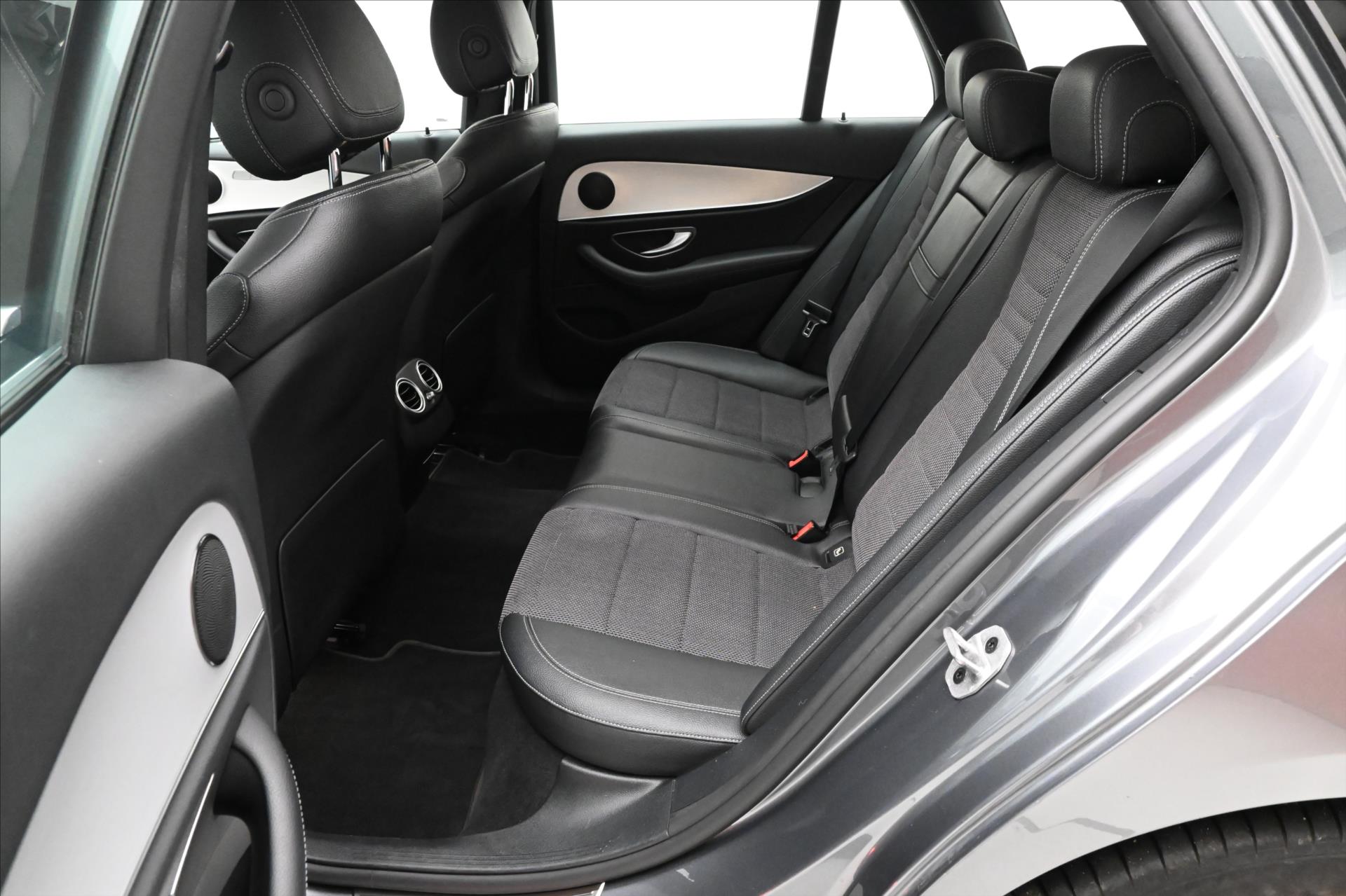 Hlavní fotografie vozu Mercedes-Benz Třídy E 2,0 300de 225 kW 9Gtronic Záruka až 5 let (14)