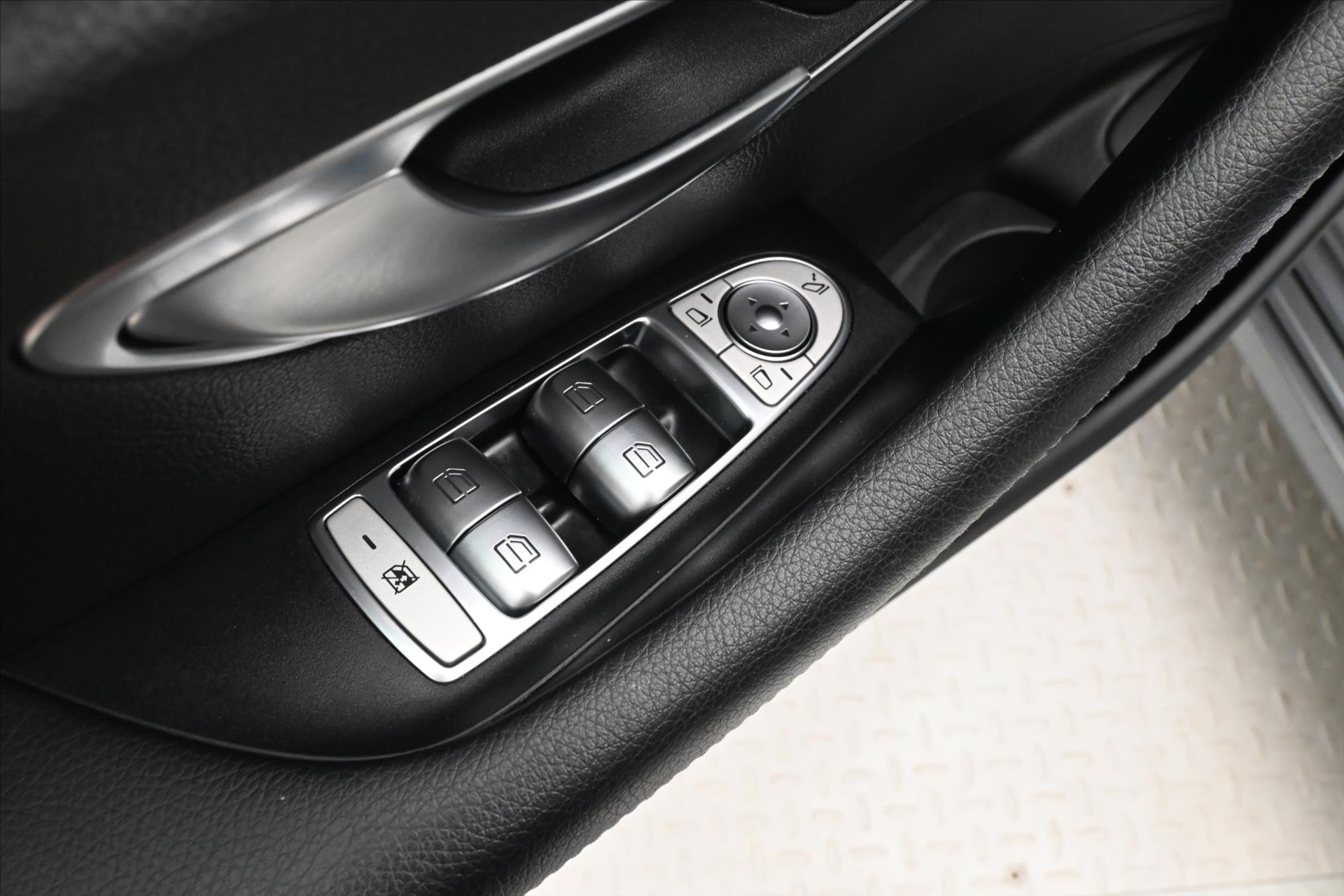 Hlavní fotografie vozu Mercedes-Benz Třídy E 2,0 300de 225 kW 9Gtronic Záruka až 5 let (23)