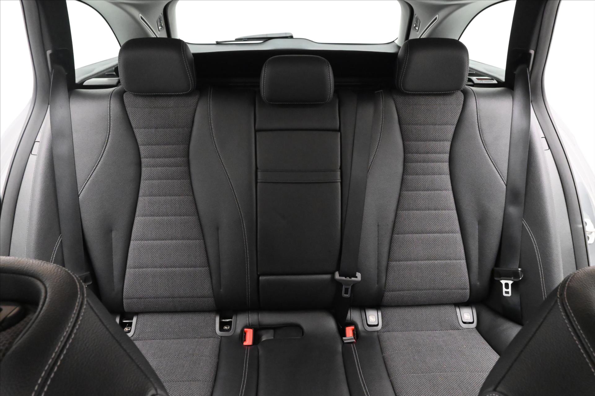 Hlavní fotografie vozu Mercedes-Benz Třídy E 2,0 300de 225 kW 9Gtronic Záruka až 5 let (26)