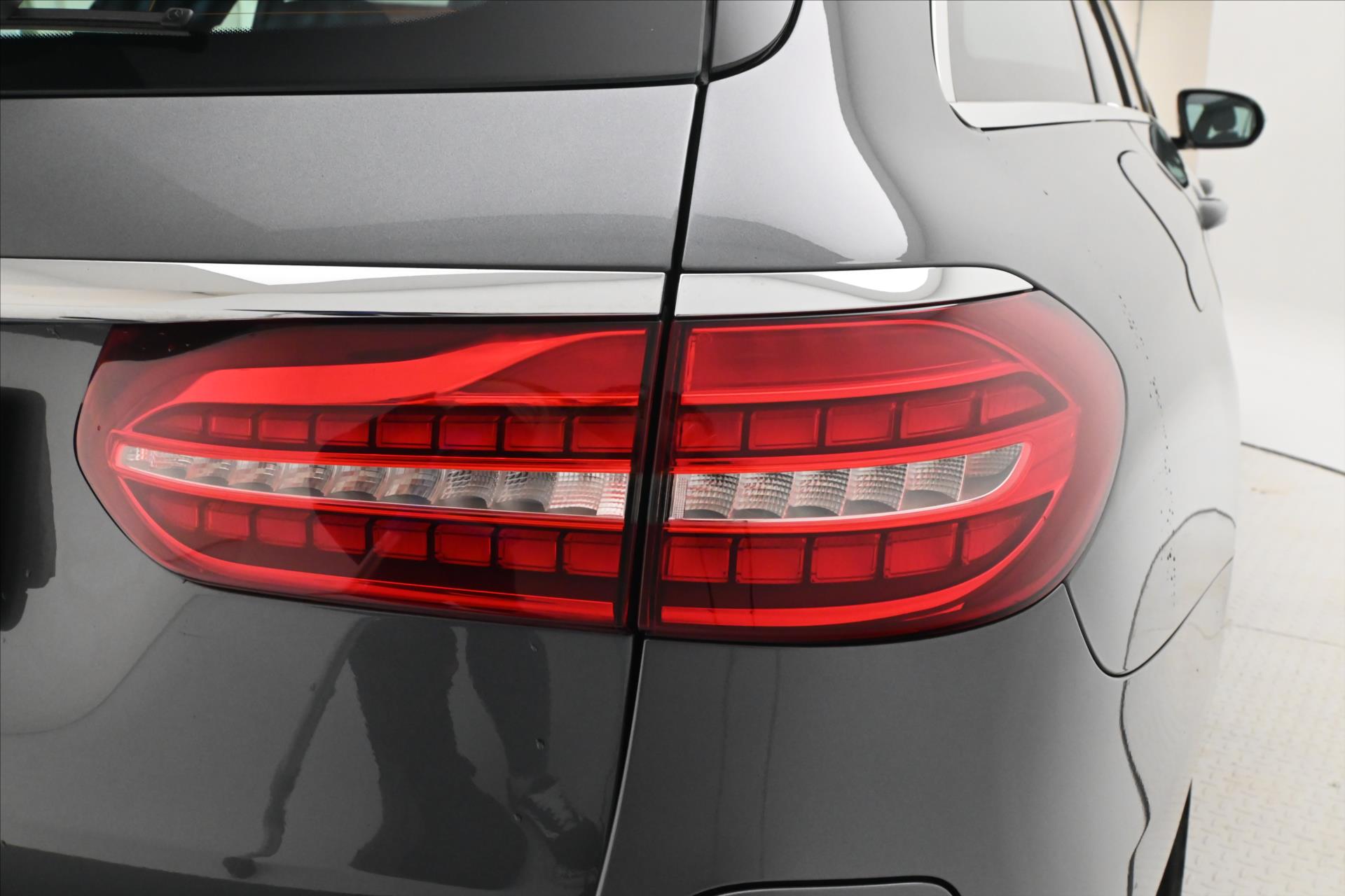 Hlavní fotografie vozu Mercedes-Benz Třídy E 2,0 300de 225 kW 9Gtronic Záruka až 5 let (29)