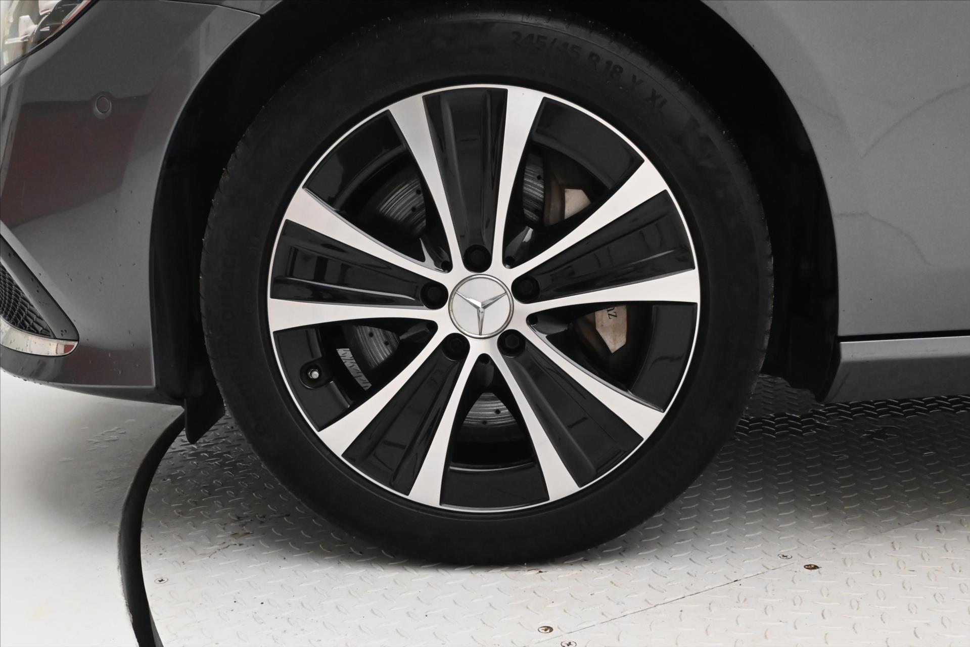 Hlavní fotografie vozu Mercedes-Benz Třídy E 2,0 300de 225 kW 9Gtronic Záruka až 5 let (30)