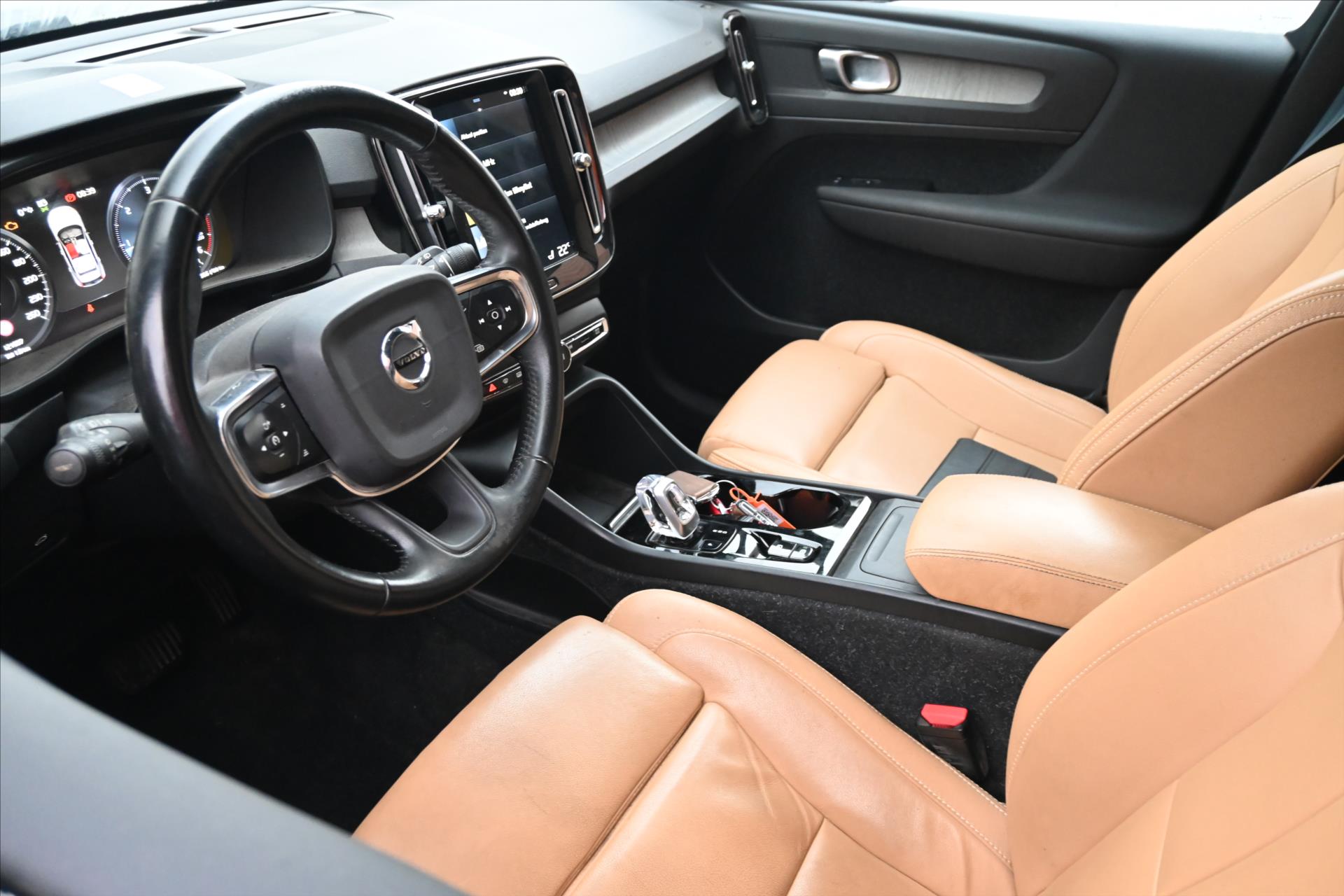 Main photo of the car Volvo XC40 2.0 D4 AWD AT8 WE ARE PREPARING THE CAR FOR SALE (2)