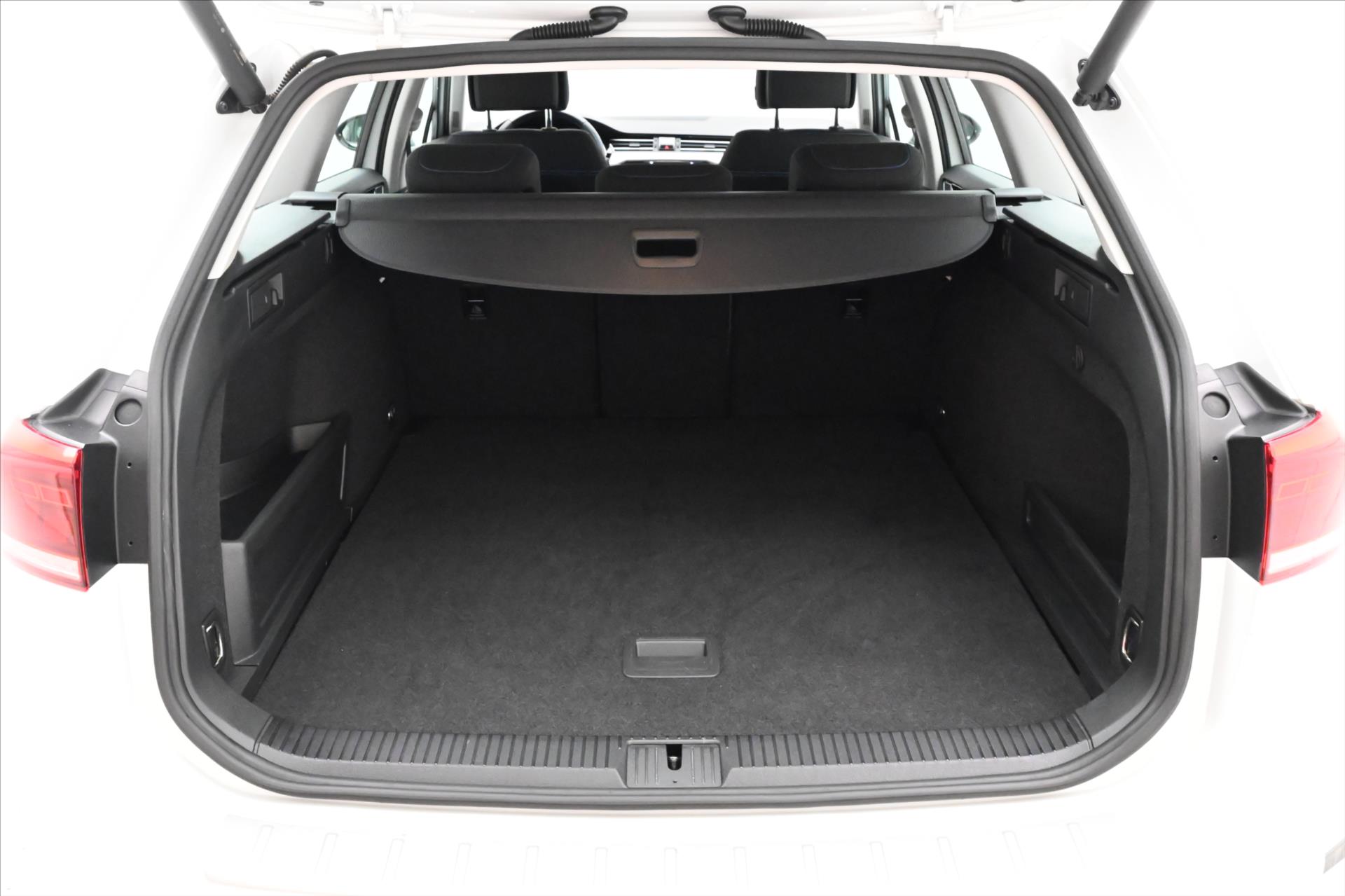 Hlavní fotografie vozu Volkswagen Passat 1,4 GTE 160 kW DSG Záruka až 5 let (10)