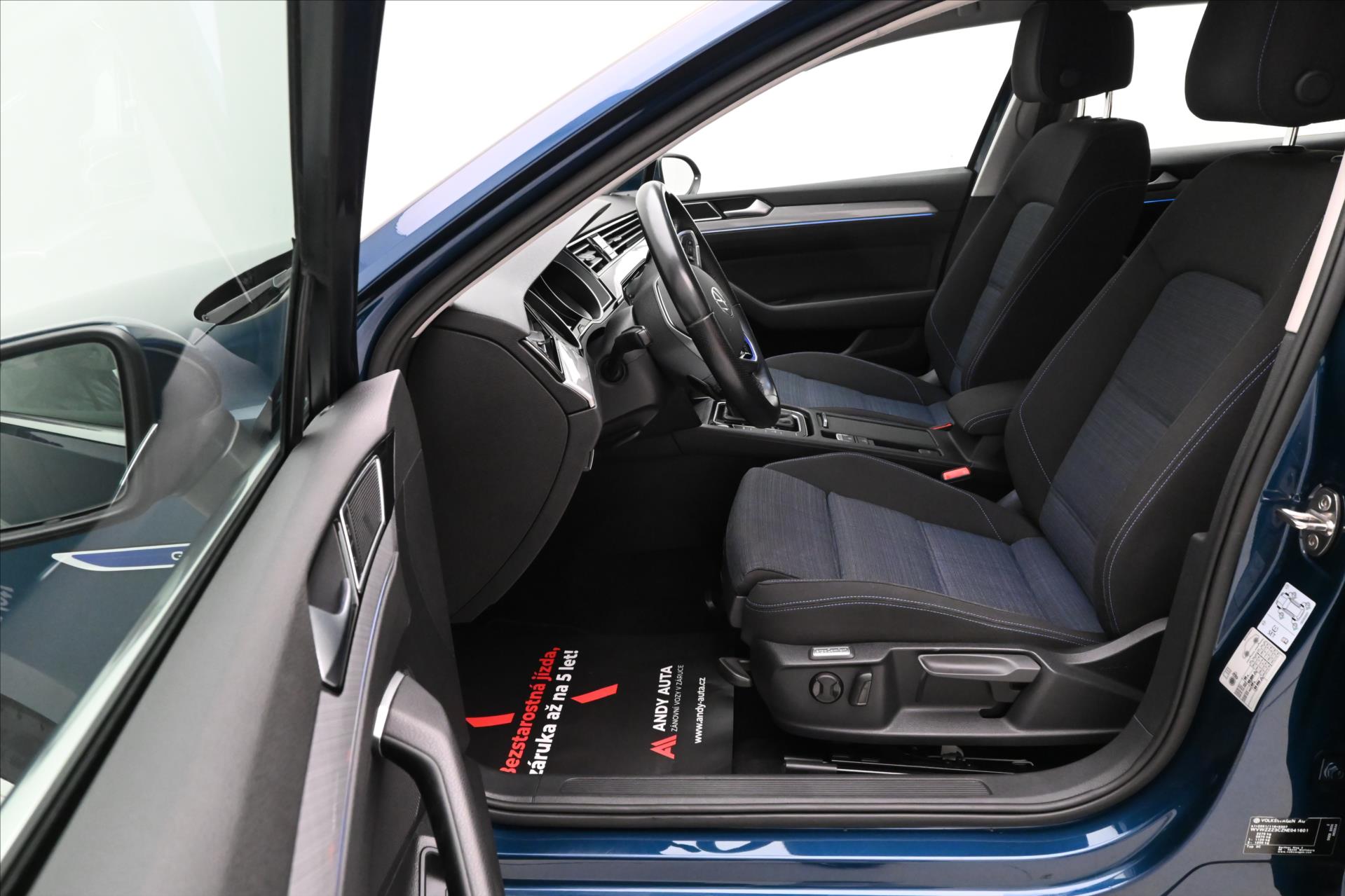 Hlavní fotografie vozu Volkswagen Passat 1,4 GTE 160 KW DSG Business Záruka až 5 let (13)