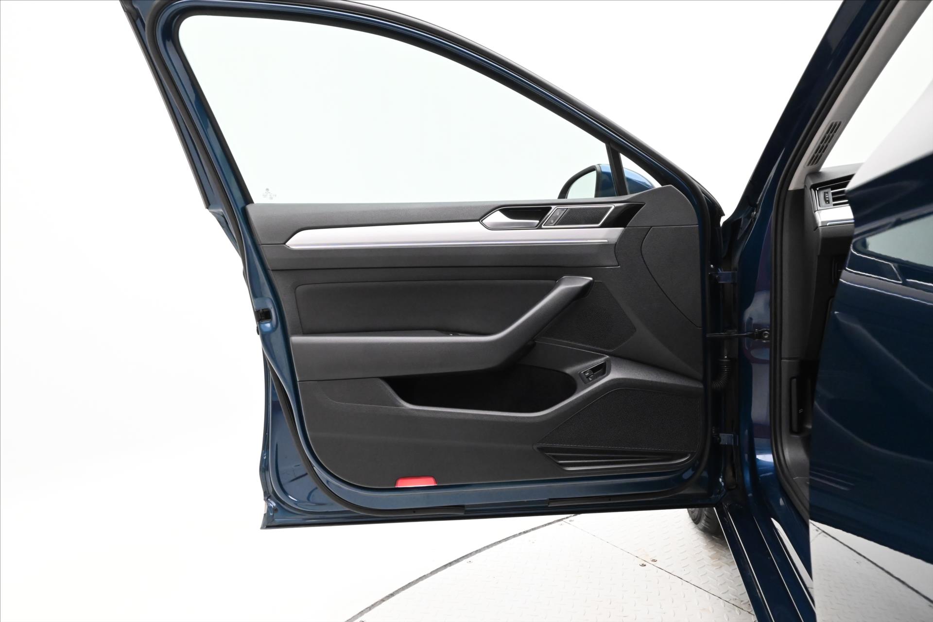 Hlavní fotografie vozu Volkswagen Passat 1,4 GTE 160 KW DSG Business Záruka až 5 let (25)