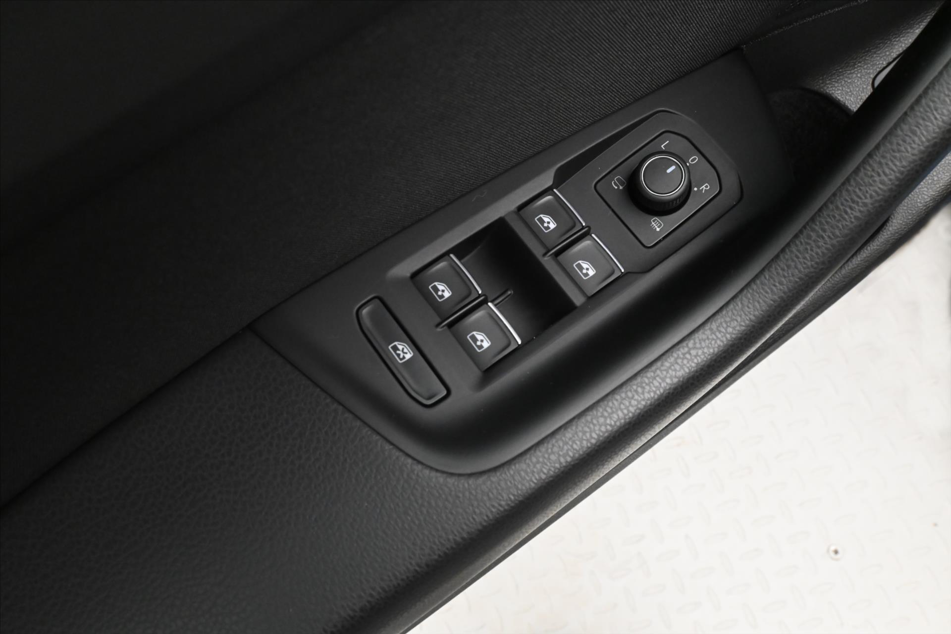 Hlavní fotografie vozu Volkswagen Passat 1,4 GTE 160 KW DSG Business Záruka až 5 let (26)