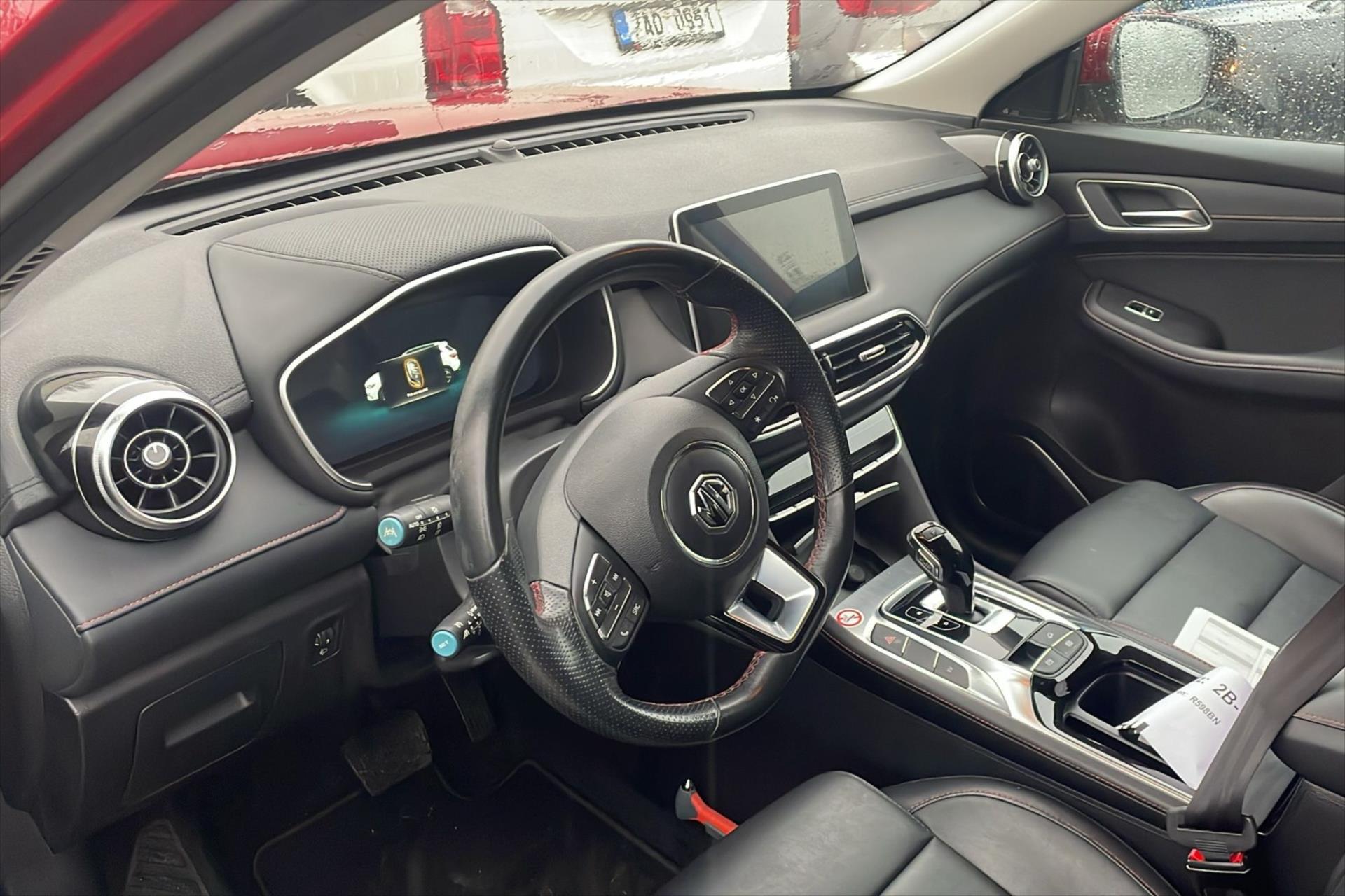 Hlavní fotografie vozu MG eHS 1,5 PHEV 119 kW VŮZ PŘIPRAVUJEME K PRODEJI (1)