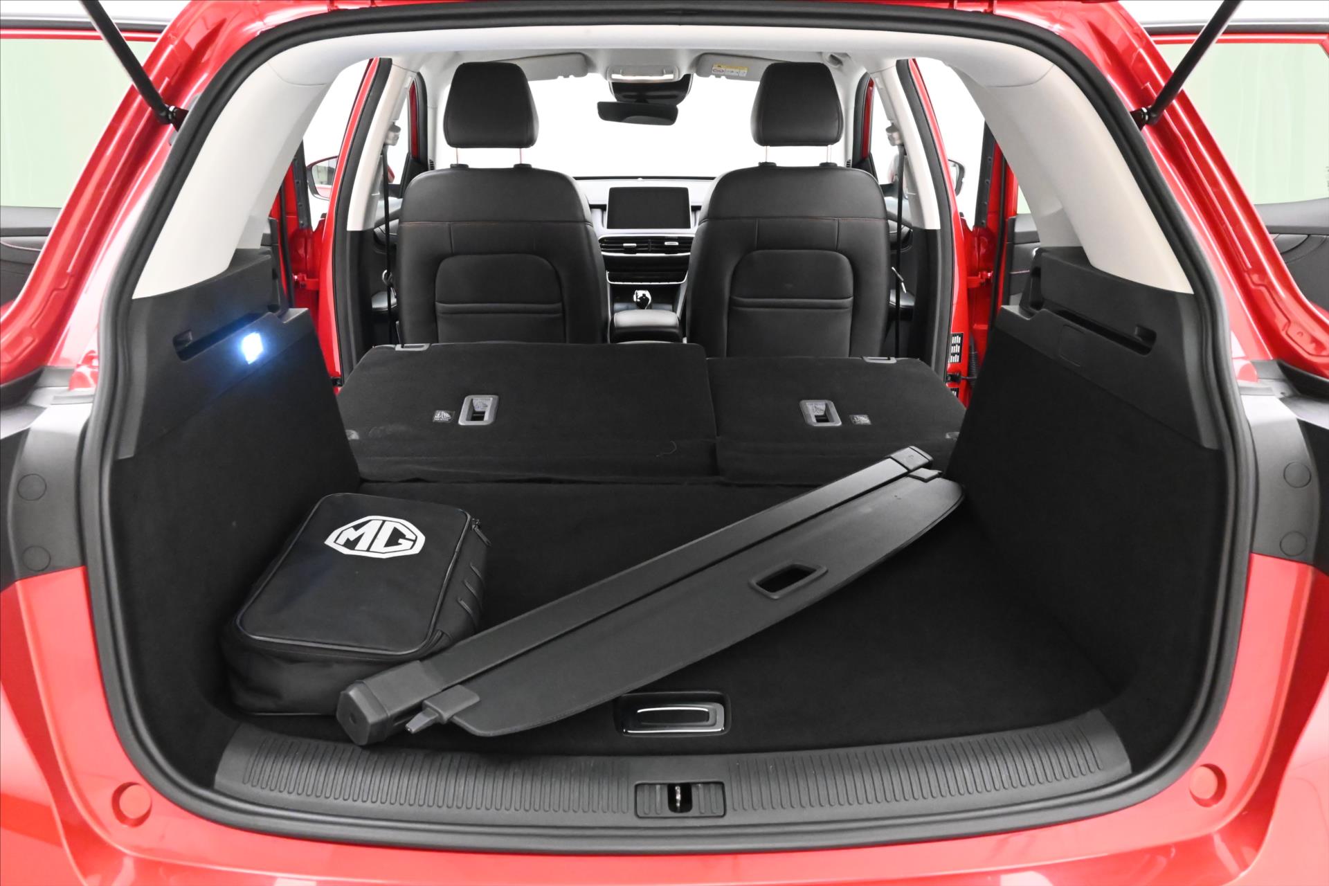 Hlavní fotografie vozu MG eHS 1,5 TGI PHEV 119 kW AT Comfort Záruka až 5 let (11)