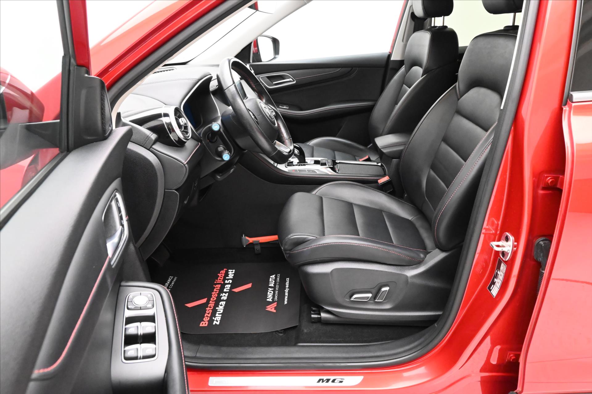 Hlavní fotografie vozu MG eHS 1,5 TGI PHEV 119 kW AT Comfort Záruka až 5 let (13)