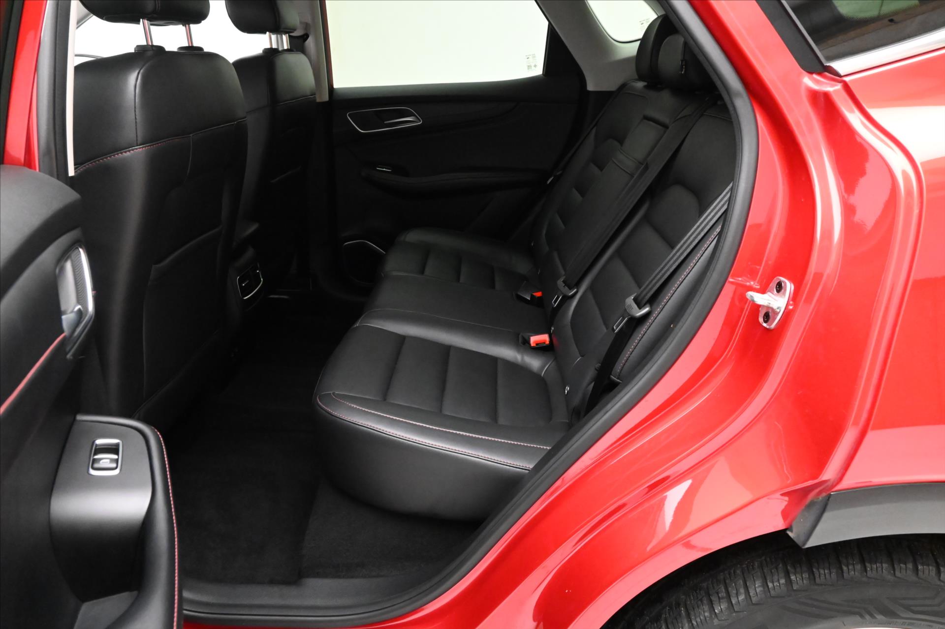 Hlavní fotografie vozu MG eHS 1,5 TGI PHEV 119 kW AT Comfort Záruka až 5 let (14)