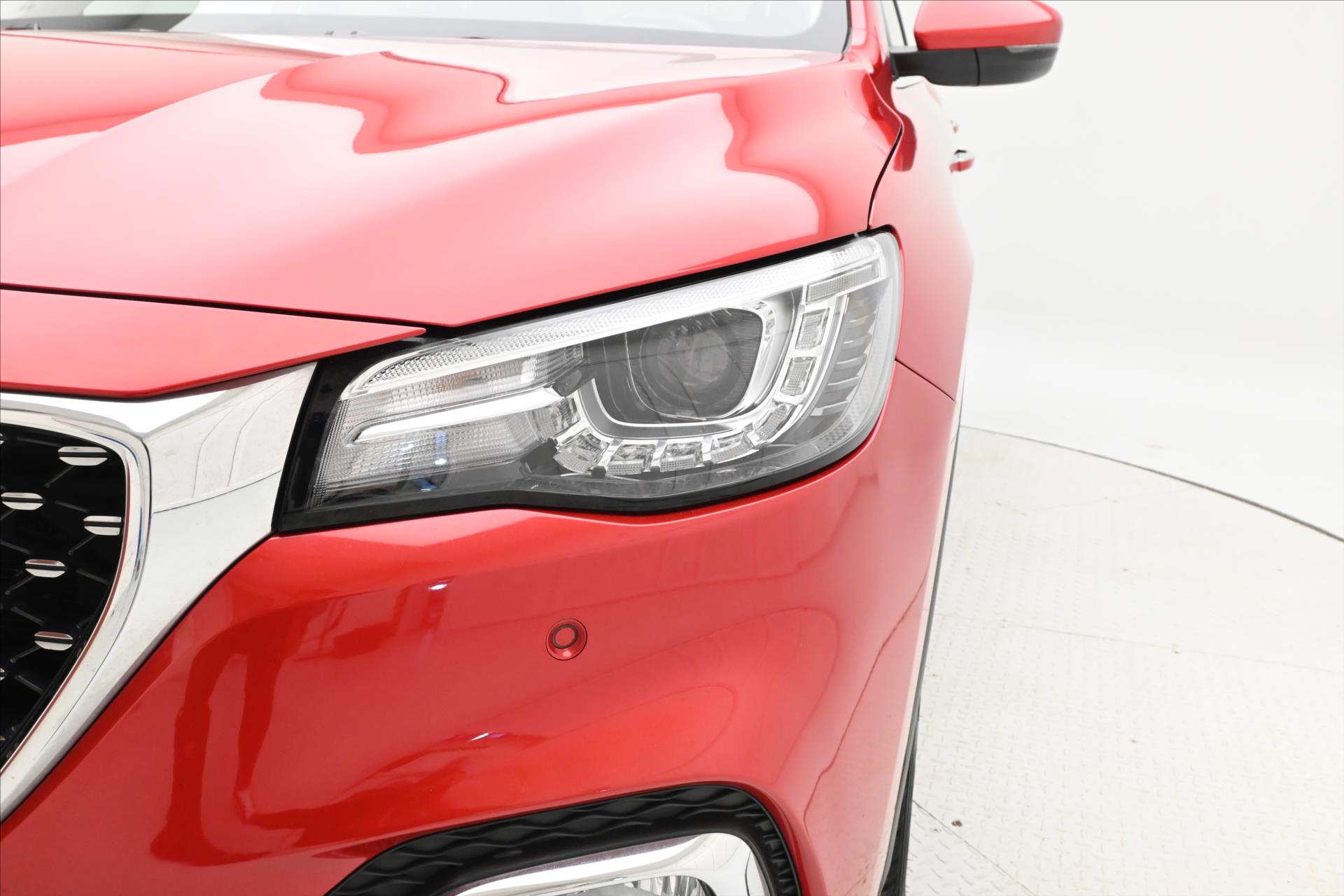 Hlavní fotografie vozu MG eHS 1,5 TGI PHEV 119 kW AT Comfort Záruka až 5 let (28)