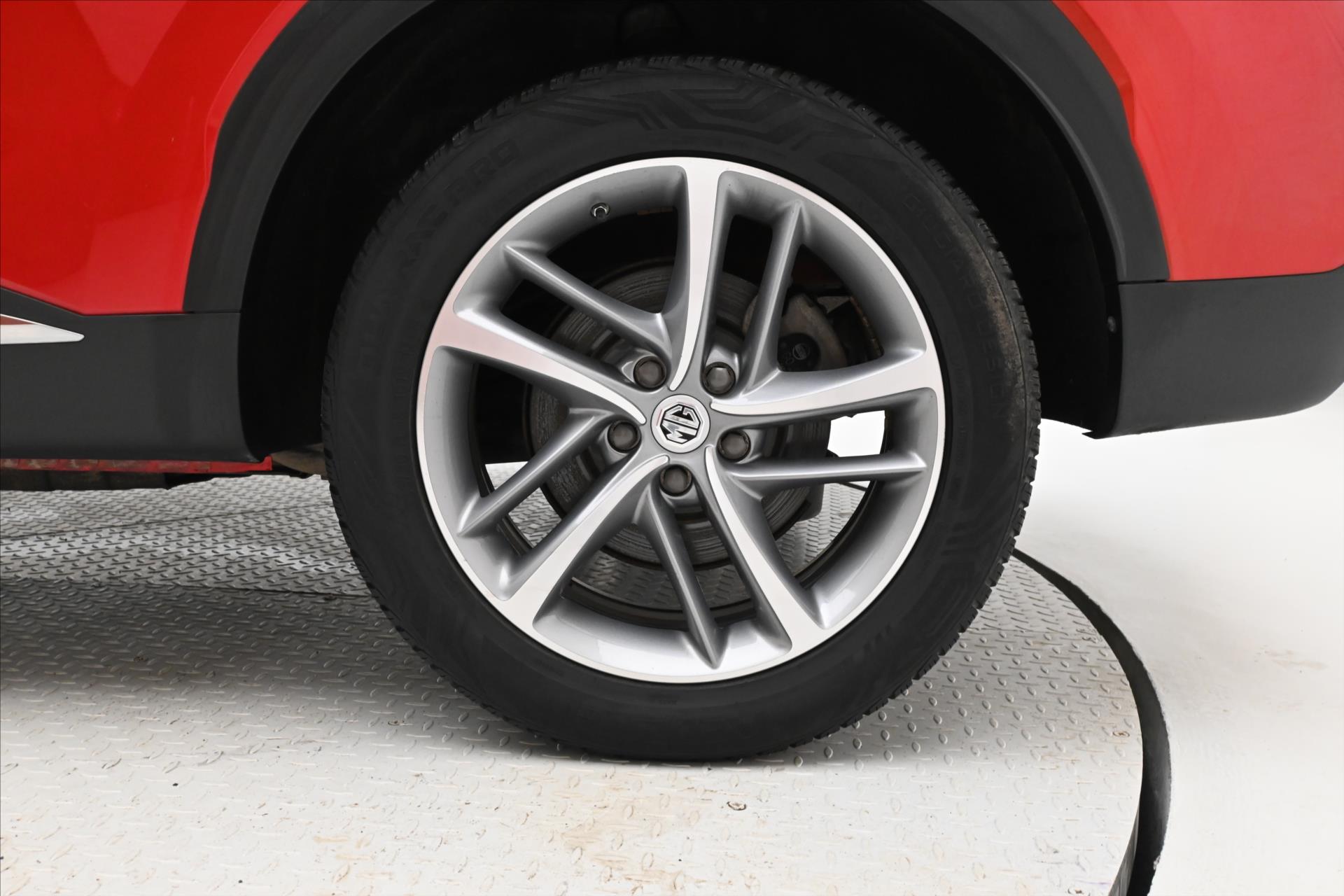 Hlavní fotografie vozu MG eHS 1,5 TGI PHEV 119 kW AT Comfort Záruka až 5 let (30)