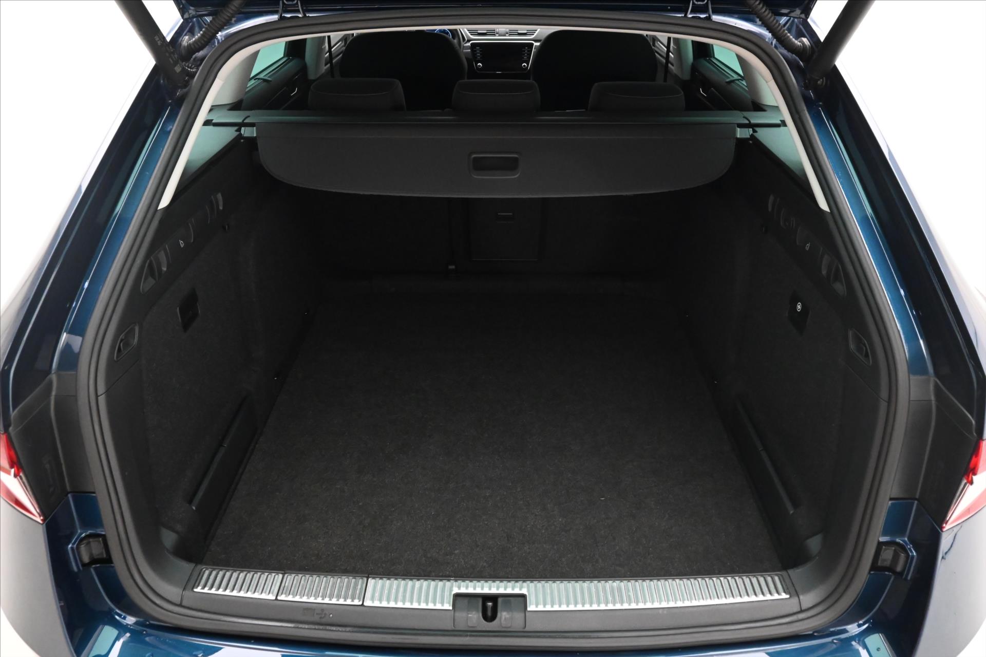 Hlavní fotografie vozu Škoda Superb 2,0 TDI 147kW DSG 4x4 STYLE Záruka až 5 let (10)