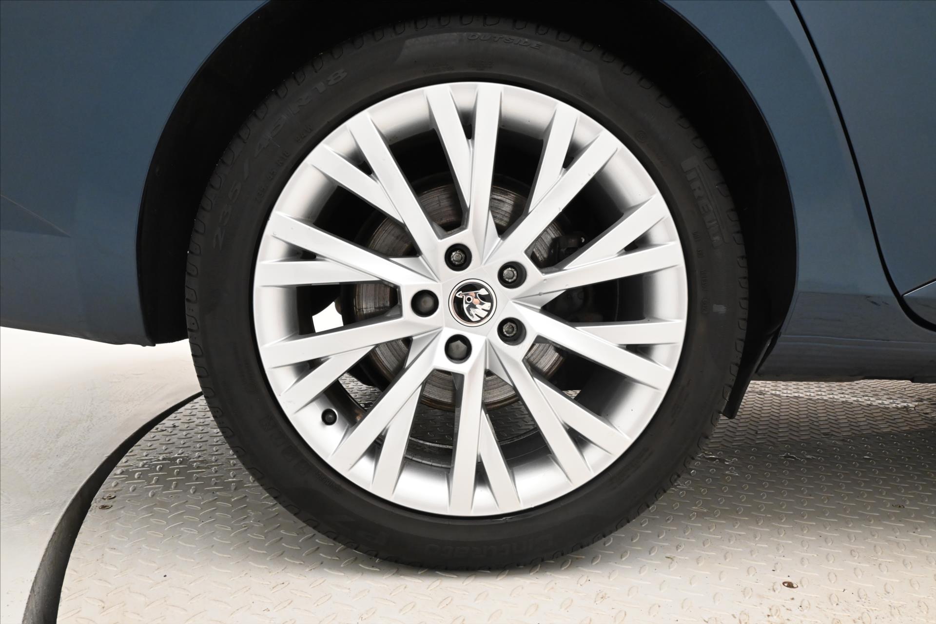 Hlavní fotografie vozu Škoda Superb 2,0 TDI 147kW DSG 4x4 STYLE Záruka až 5 let (32)