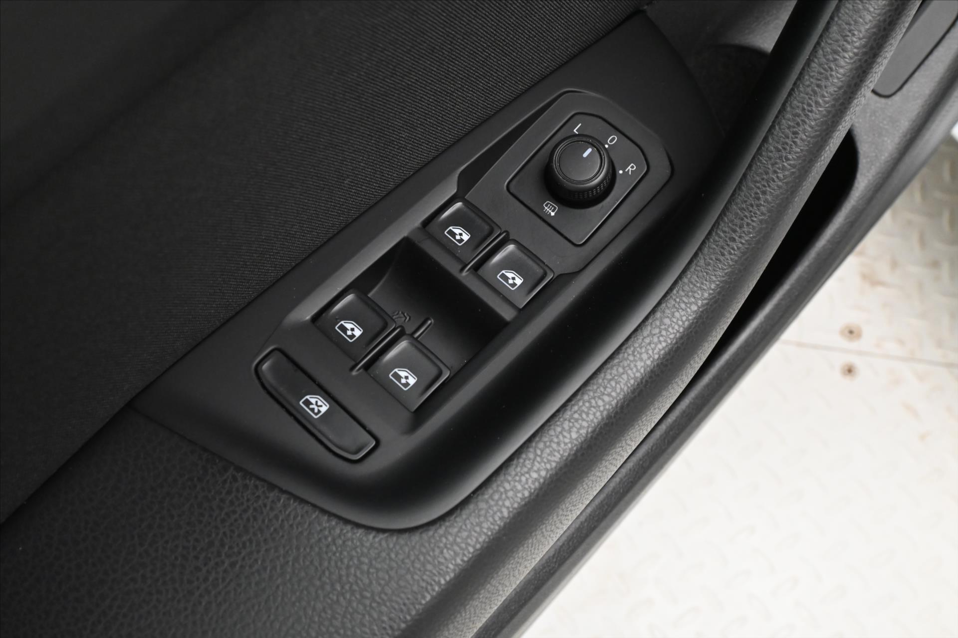 Hlavní fotografie vozu Volkswagen Passat 2,0 TDI 110 kW DSG Business Záruka až 5 let (26)