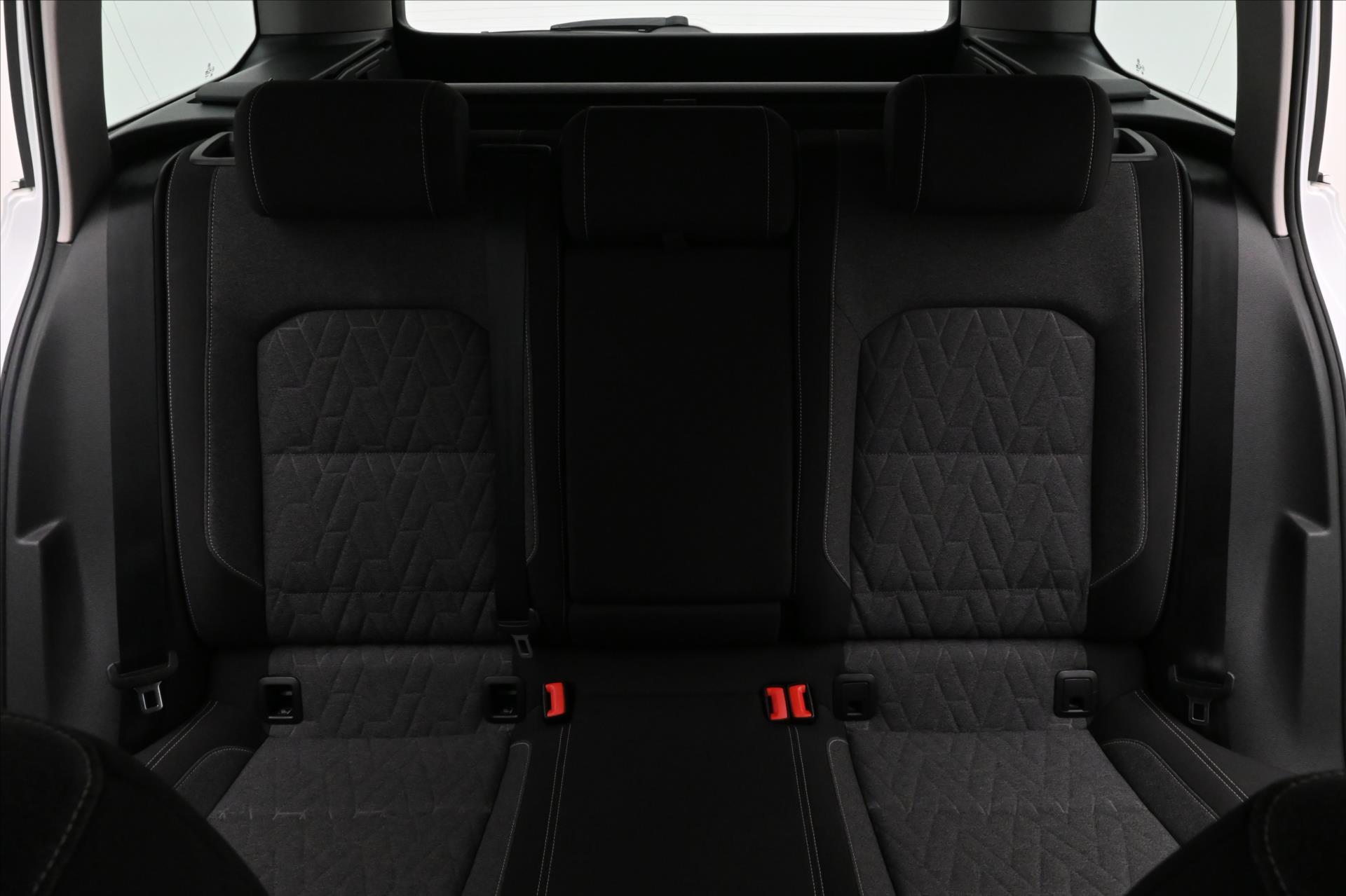 Hlavní fotografie vozu Volkswagen Passat 2,0 TDI 110 kW DSG Business Záruka až 5 let (28)