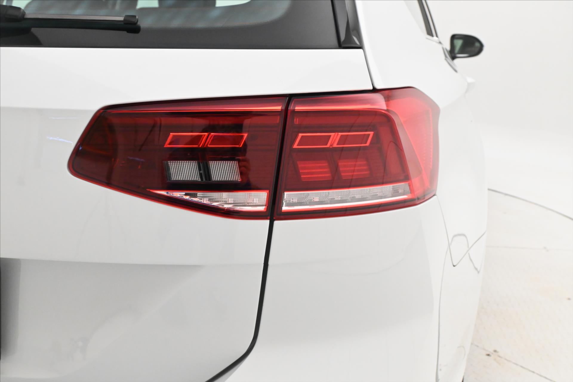 Hlavní fotografie vozu Volkswagen Passat 2,0 TDI 110 kW DSG Business Záruka až 5 let (30)