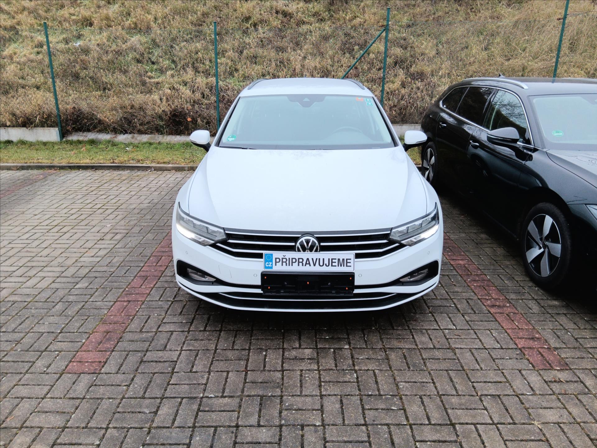Hlavní fotografie vozu Volkswagen Passat 2,0 TDi 110kW DSG Business VŮZ PŘIPRAVUJEME K PRODEJI