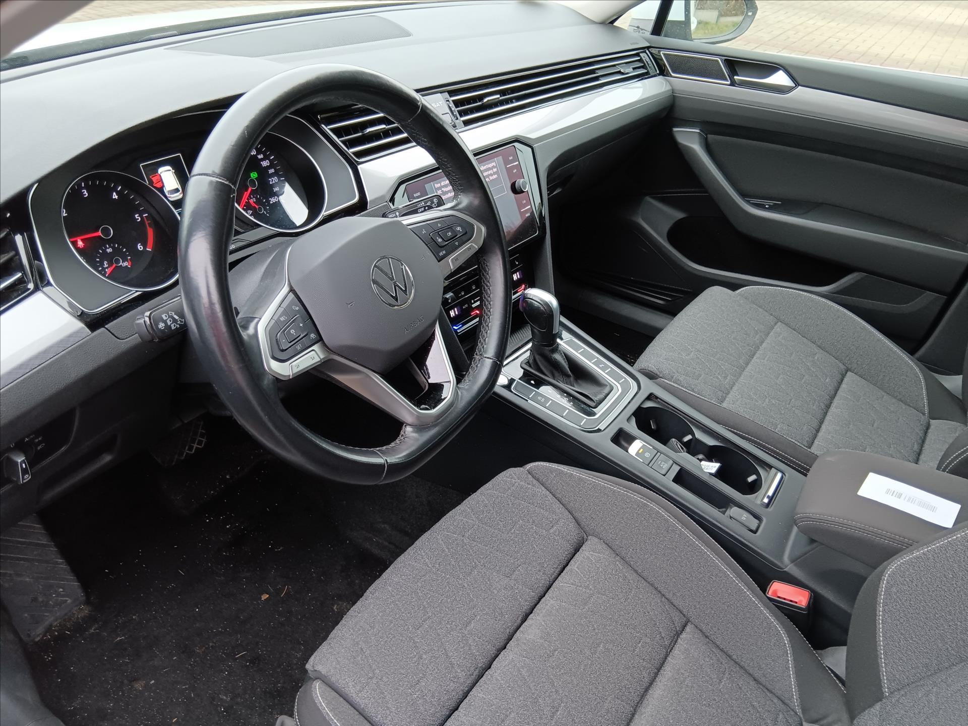 Hlavní fotografie vozu Volkswagen Passat 2,0 TDi 110kW DSG Business VŮZ PŘIPRAVUJEME K PRODEJI (2)